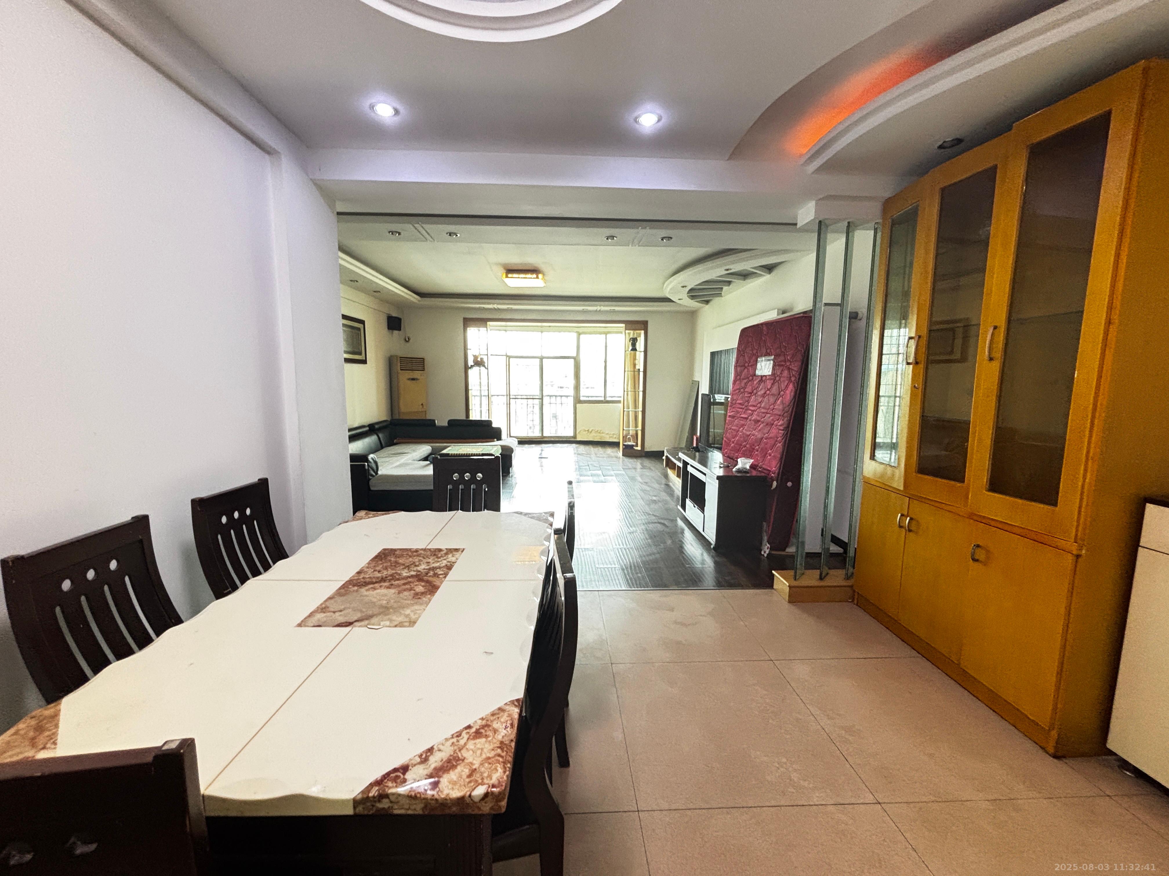 锦泰家园(锦泰商务大厦) 4室2厅2卫 3200.0元/月 锦泰家园(锦泰商务大厦) 4室2厅2卫 3200.0元/月室内图