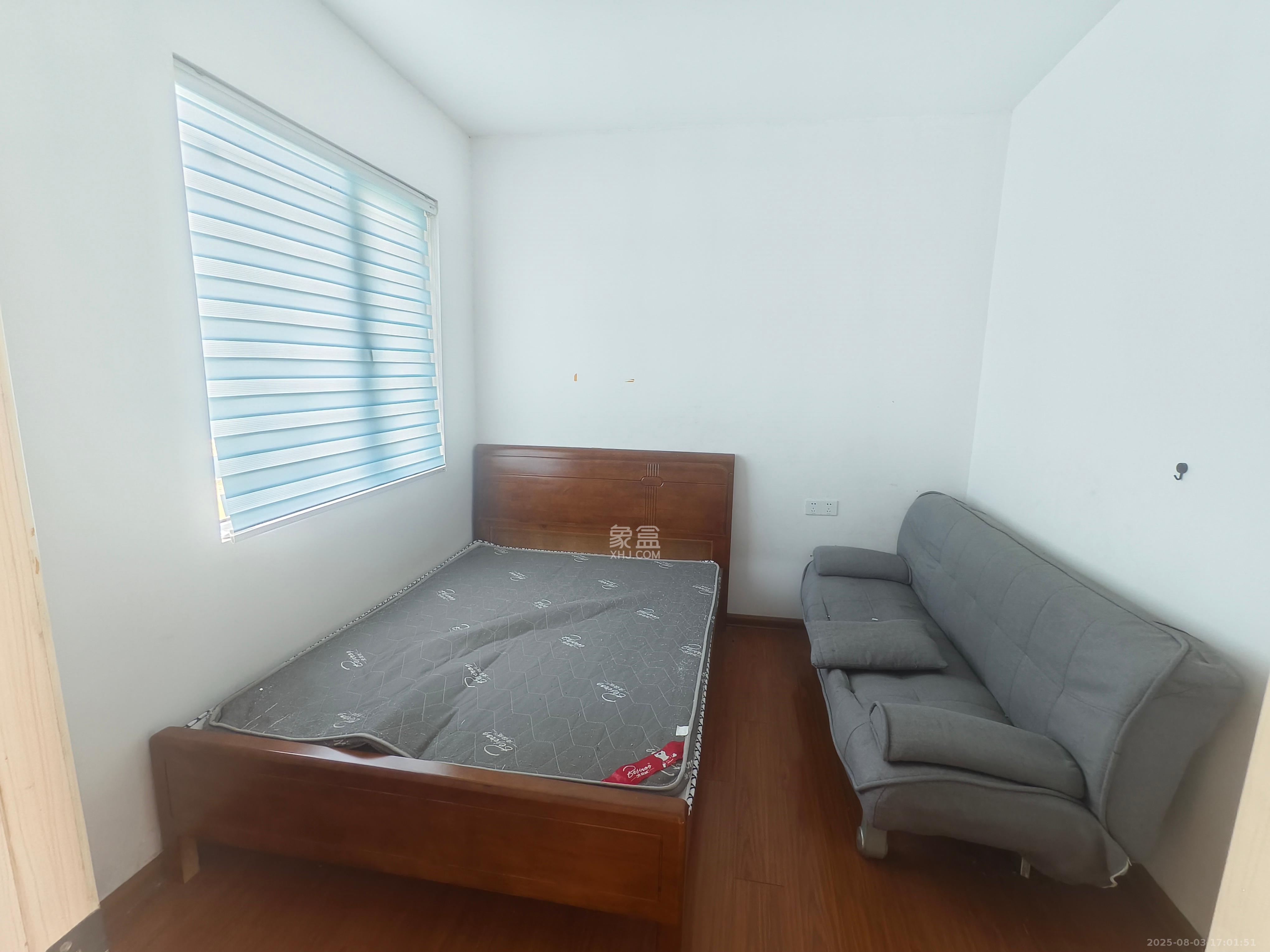 绿地海外滩一期  3室2厅1卫    1600.0元/月室内图