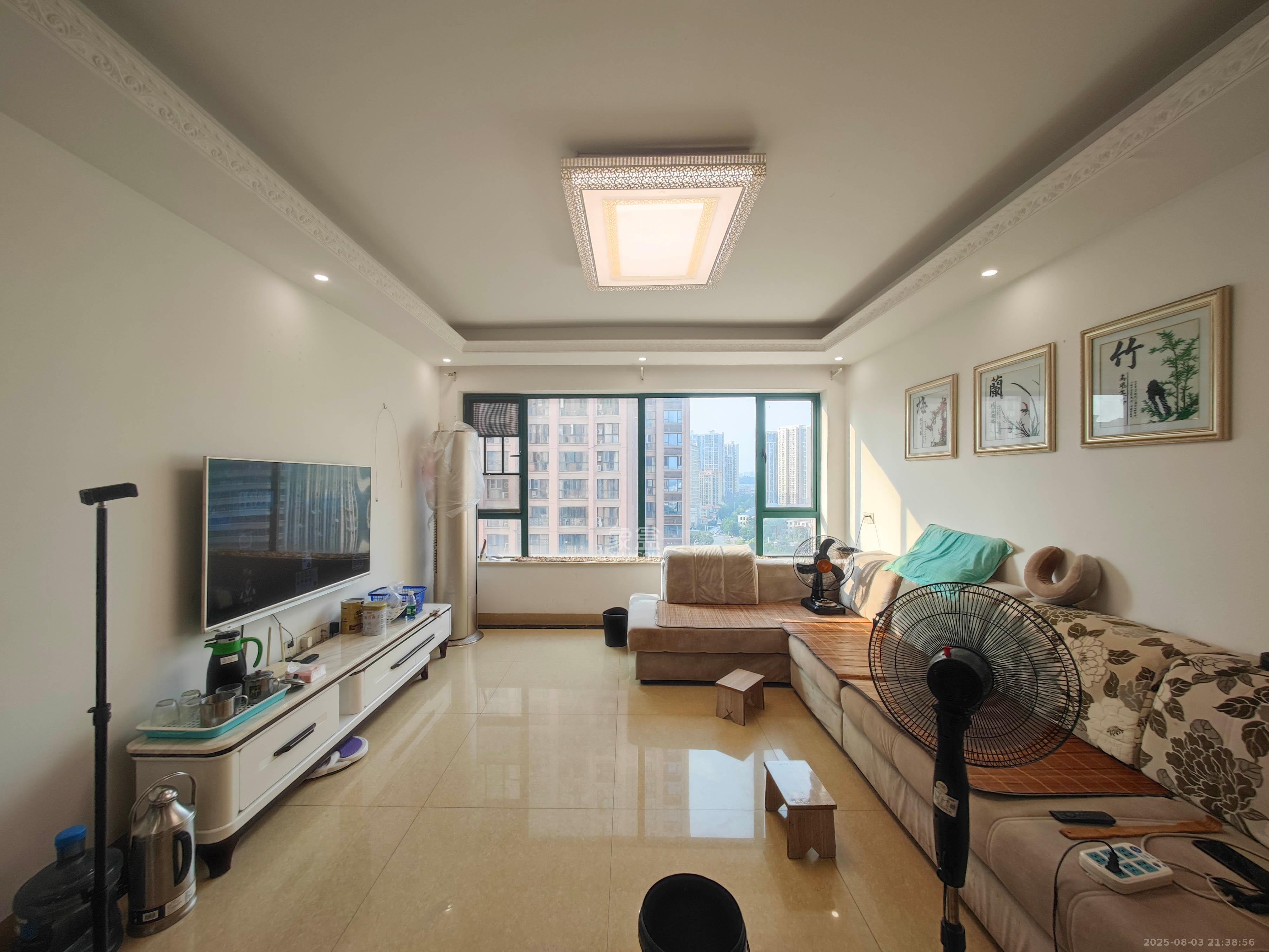 博长山水香颐 4室2厅2卫 78.0万 博长山水香颐 4室2厅2卫 78.0万客厅