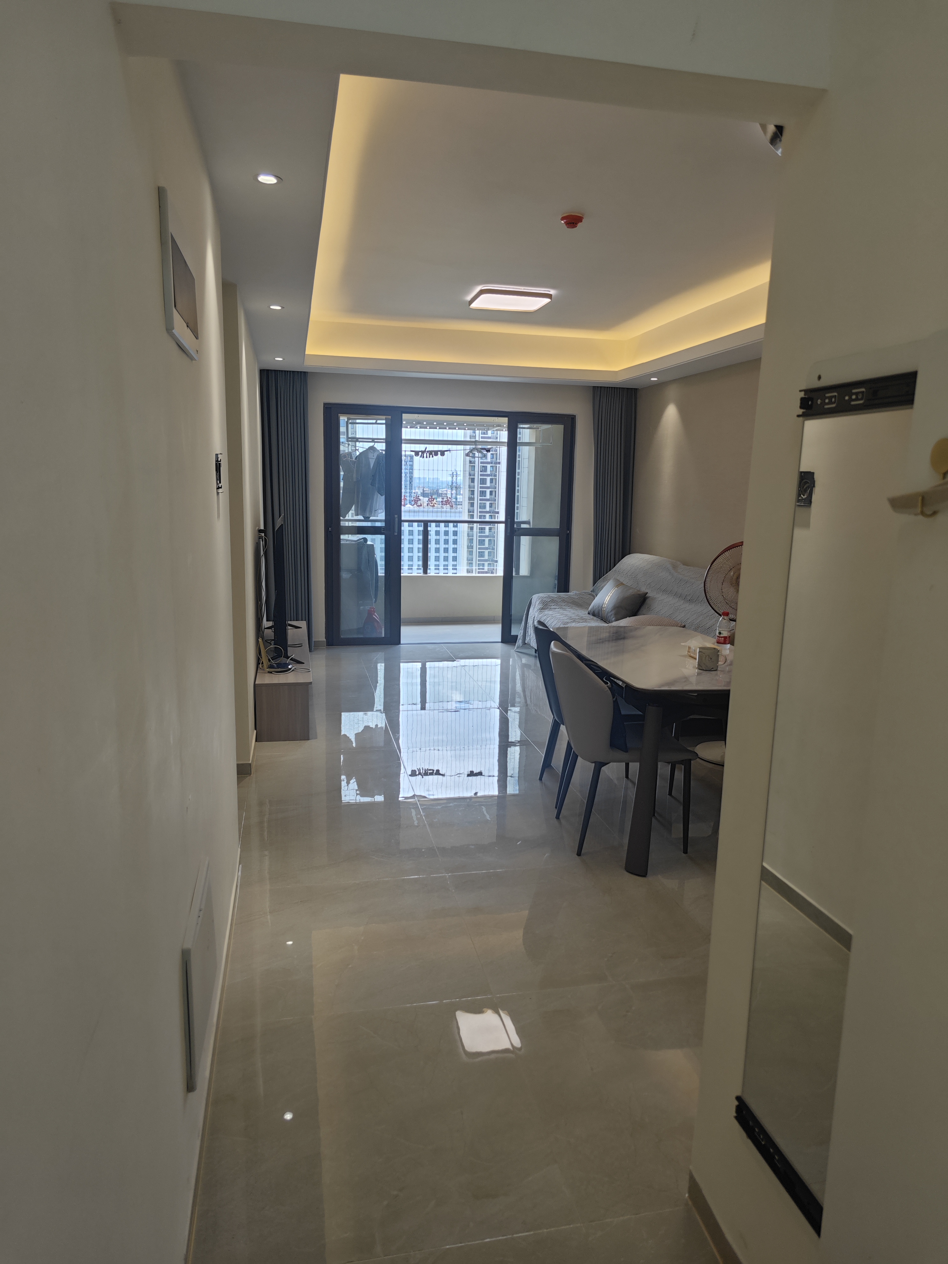 金湖壹号 3室2厅2卫 235.0万 金湖壹号 3室2厅2卫 235.0万客厅