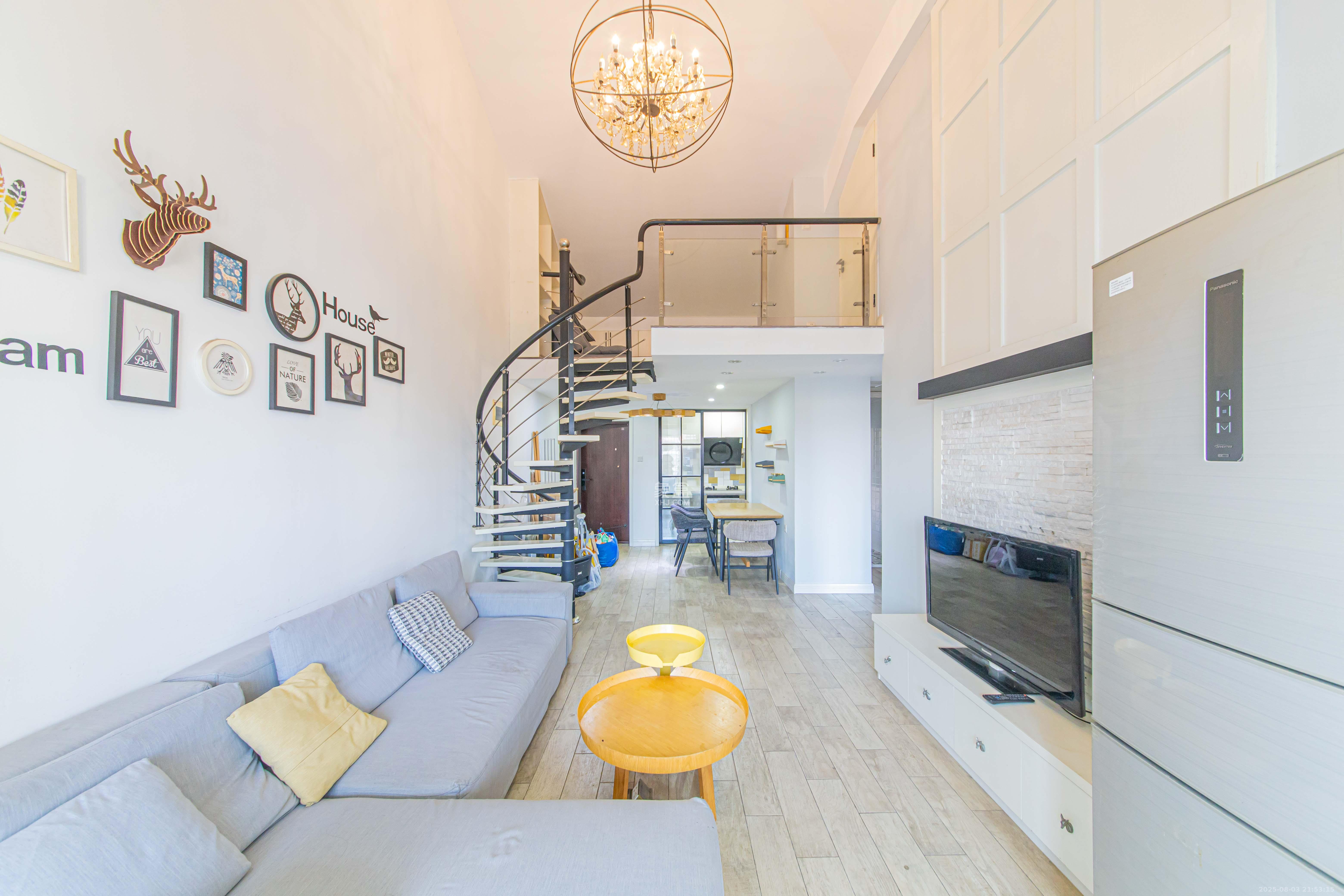 中建芙蓉嘉苑  4室2厅1卫    98.0万 中建芙蓉嘉苑  4室2厅1卫    98.0万客厅