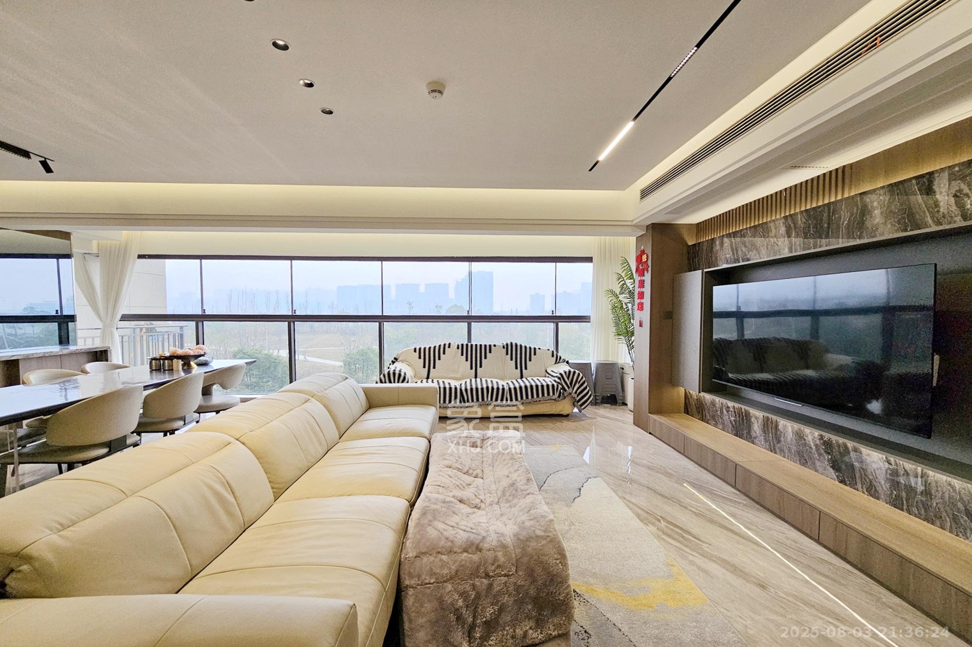 阳光城尚东湾凌云府  4室2厅2卫    188.0万客厅