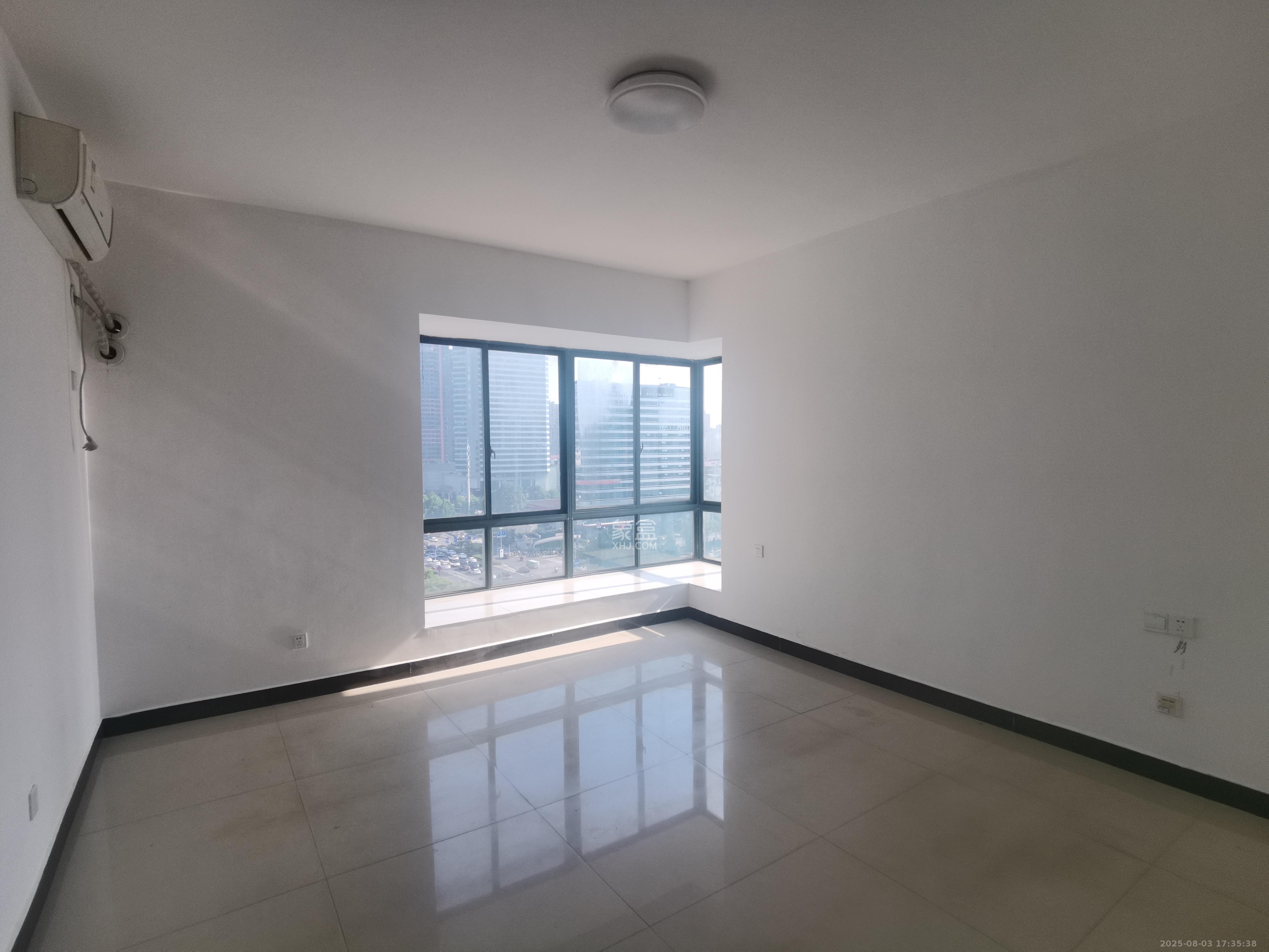 通泰梅岭苑  4室2厅2卫    3800.0元/月室内图