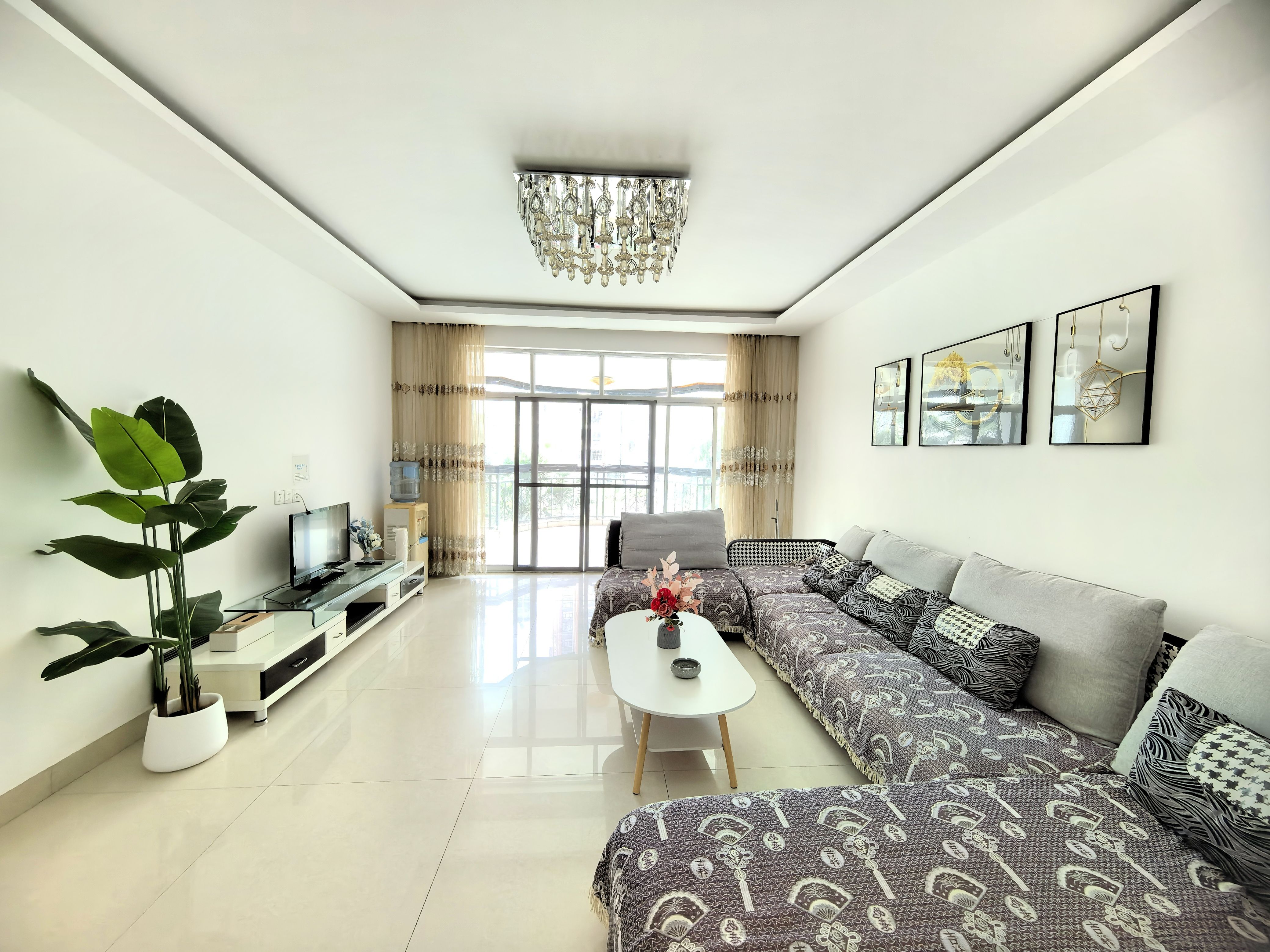 月亮湾一期  3室2厅2卫    1800.0元/月 月亮湾一期  3室2厅2卫    1800.0元/月