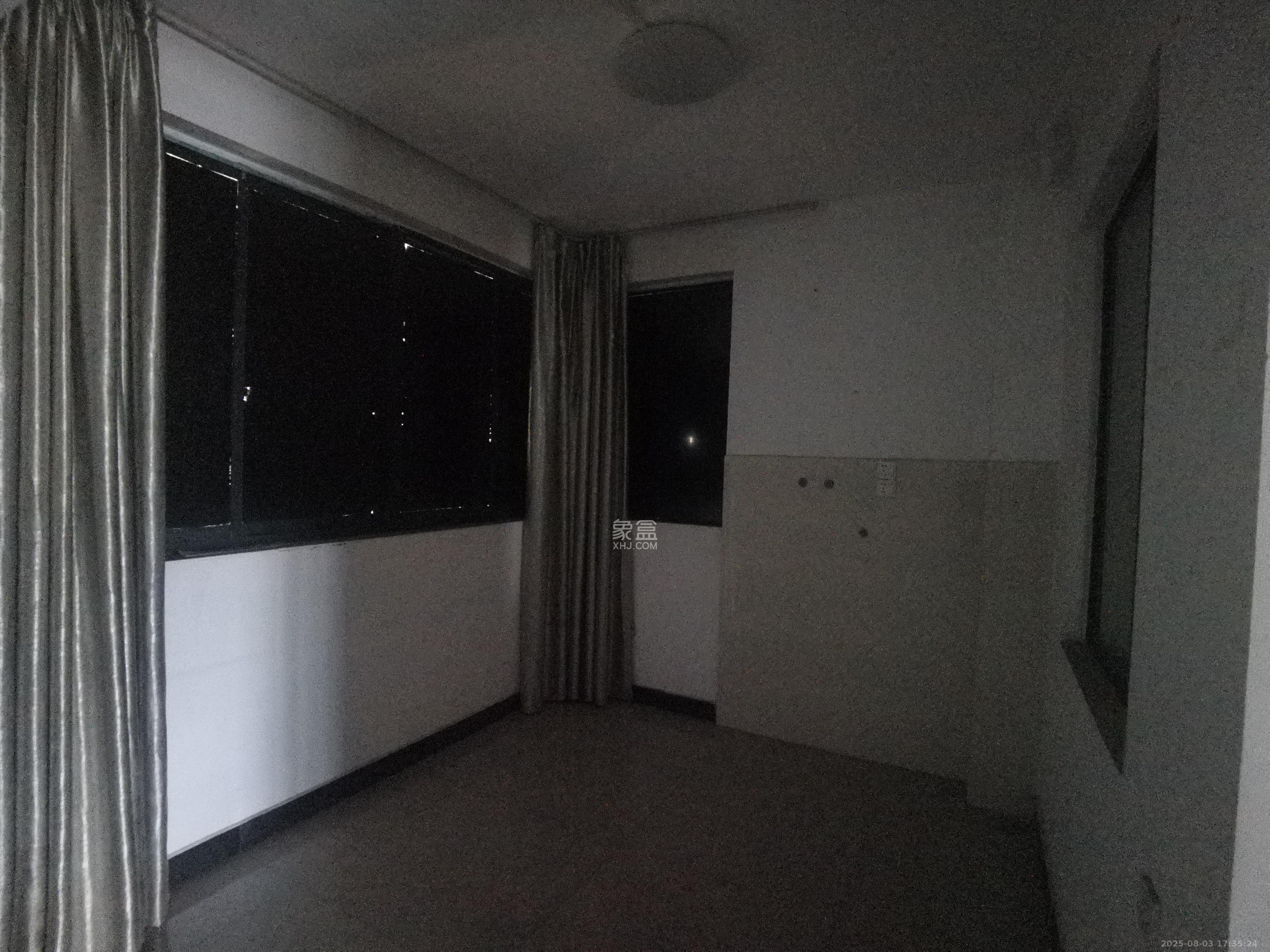 通泰梅岭苑 4室2厅2卫 3800.0元/月 通泰梅岭苑 4室2厅2卫 3800.0元/月室内图