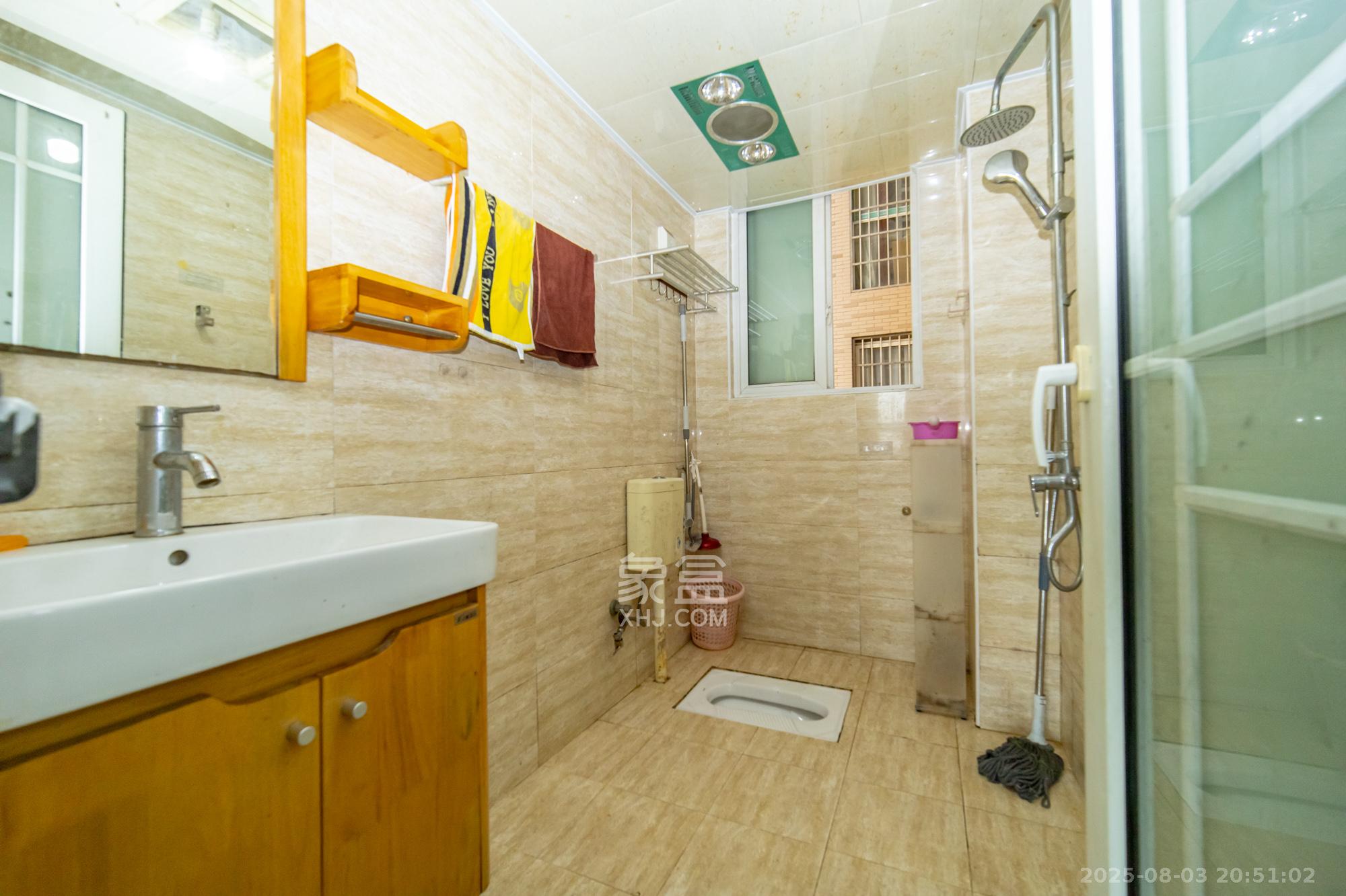 紫晶城 3室2厅1卫 55.0万 紫晶城 3室2厅1卫 55.0万卫生间