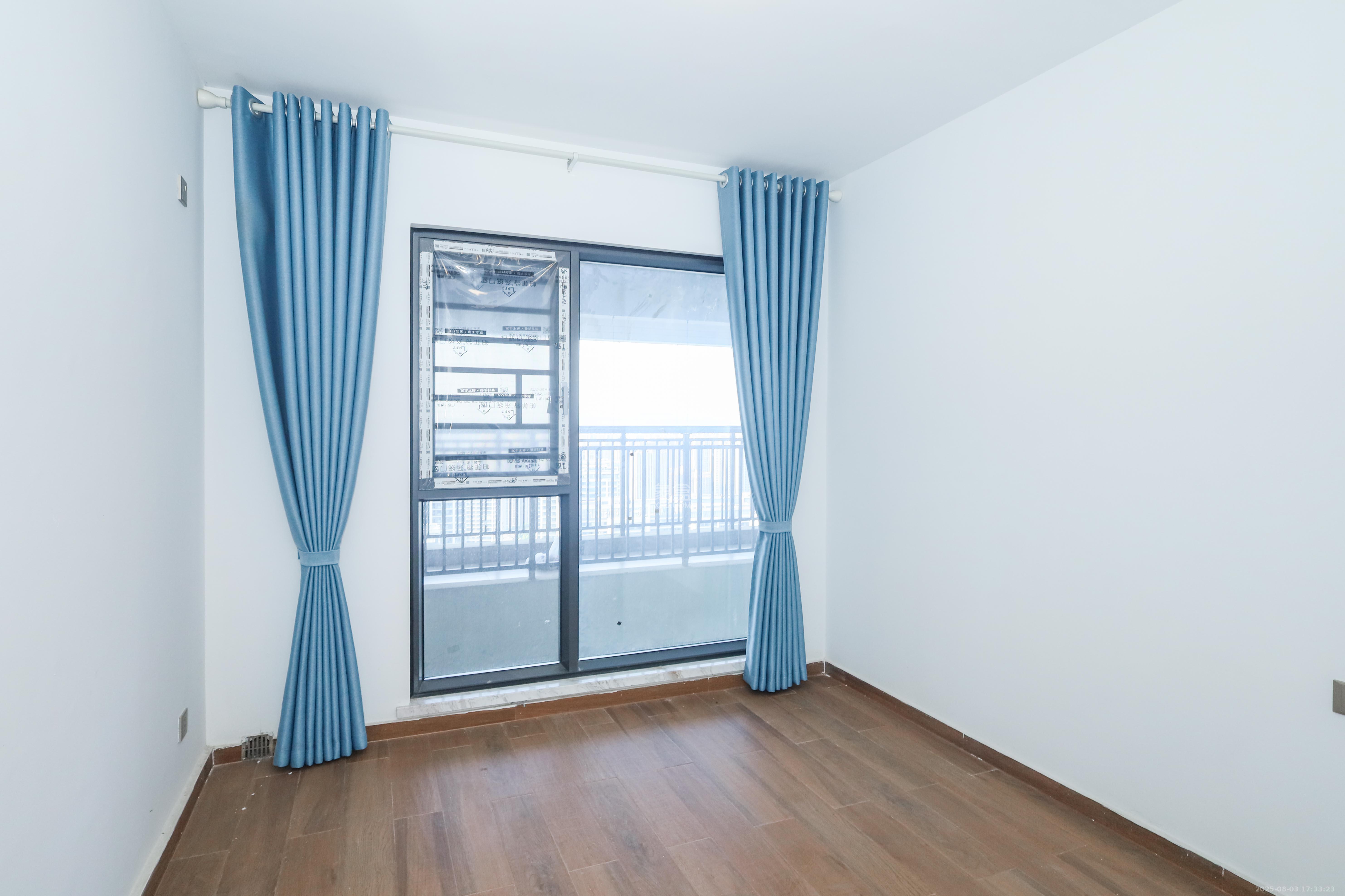 中国铁建湘语梅溪  3室2厅2卫    168.0万卧室