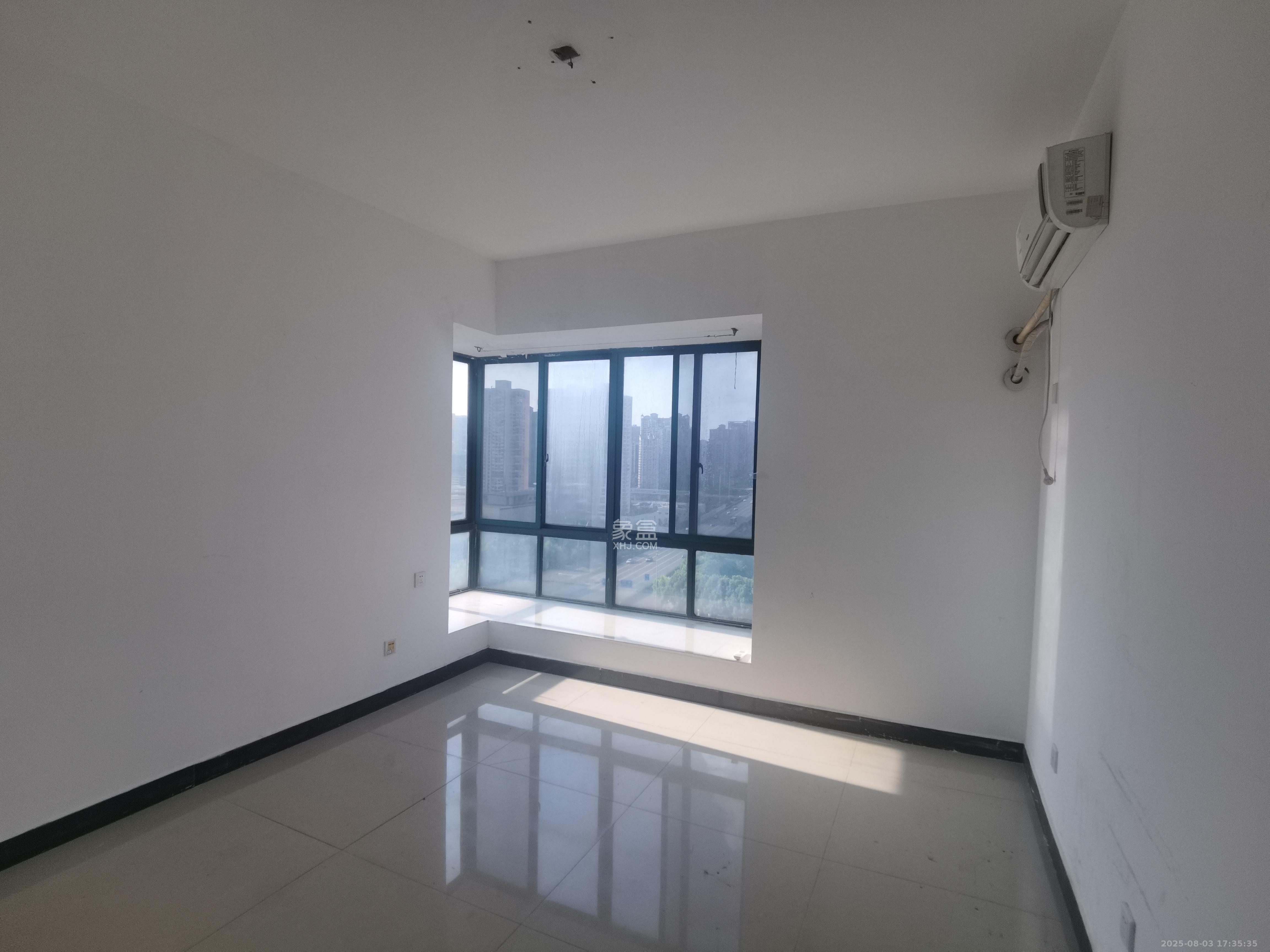 通泰梅岭苑  4室2厅2卫    3800.0元/月室内图