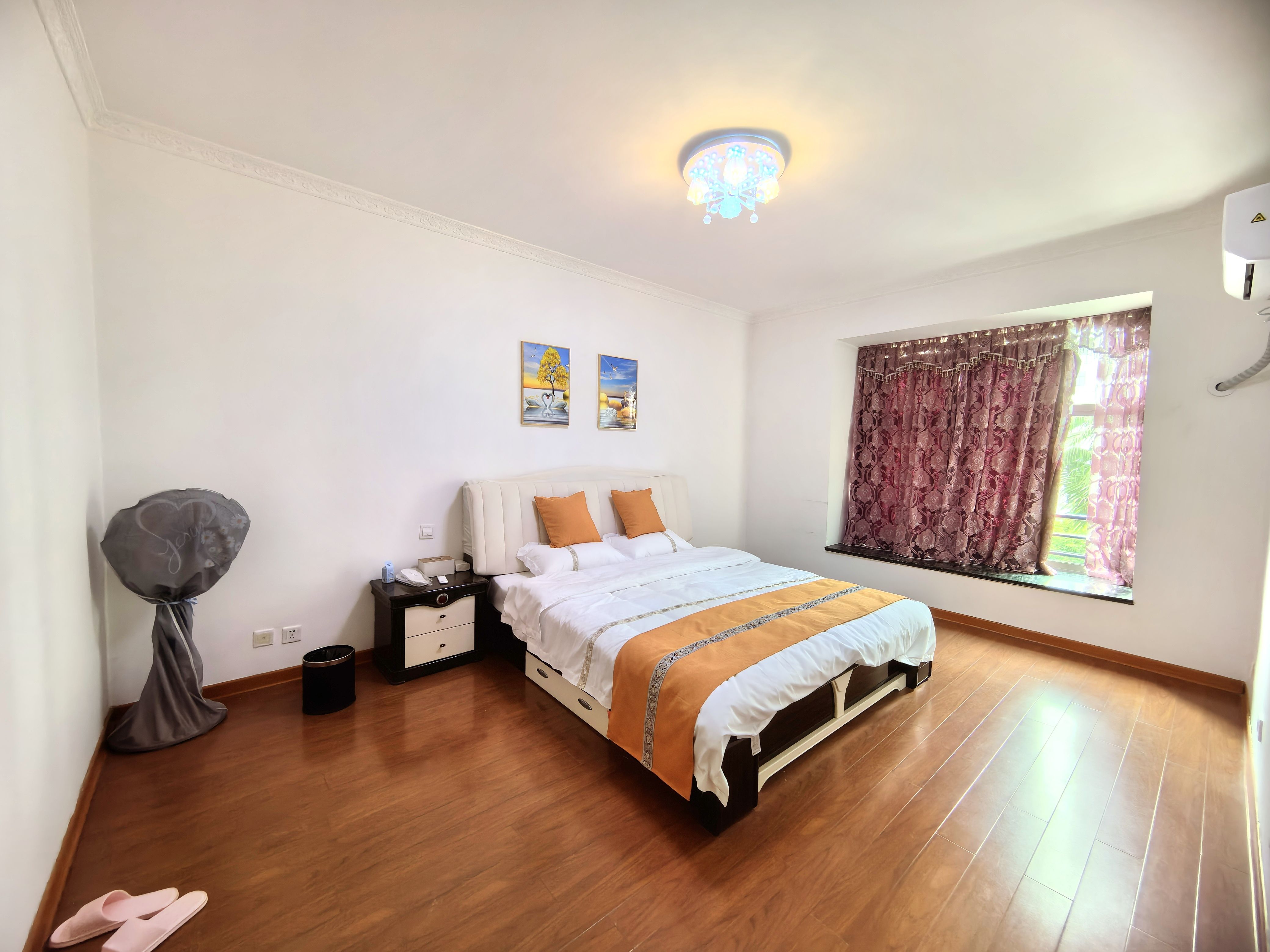 月亮湾一期  3室2厅2卫    1800.0元/月 月亮湾一期  3室2厅2卫    1800.0元/月室内图