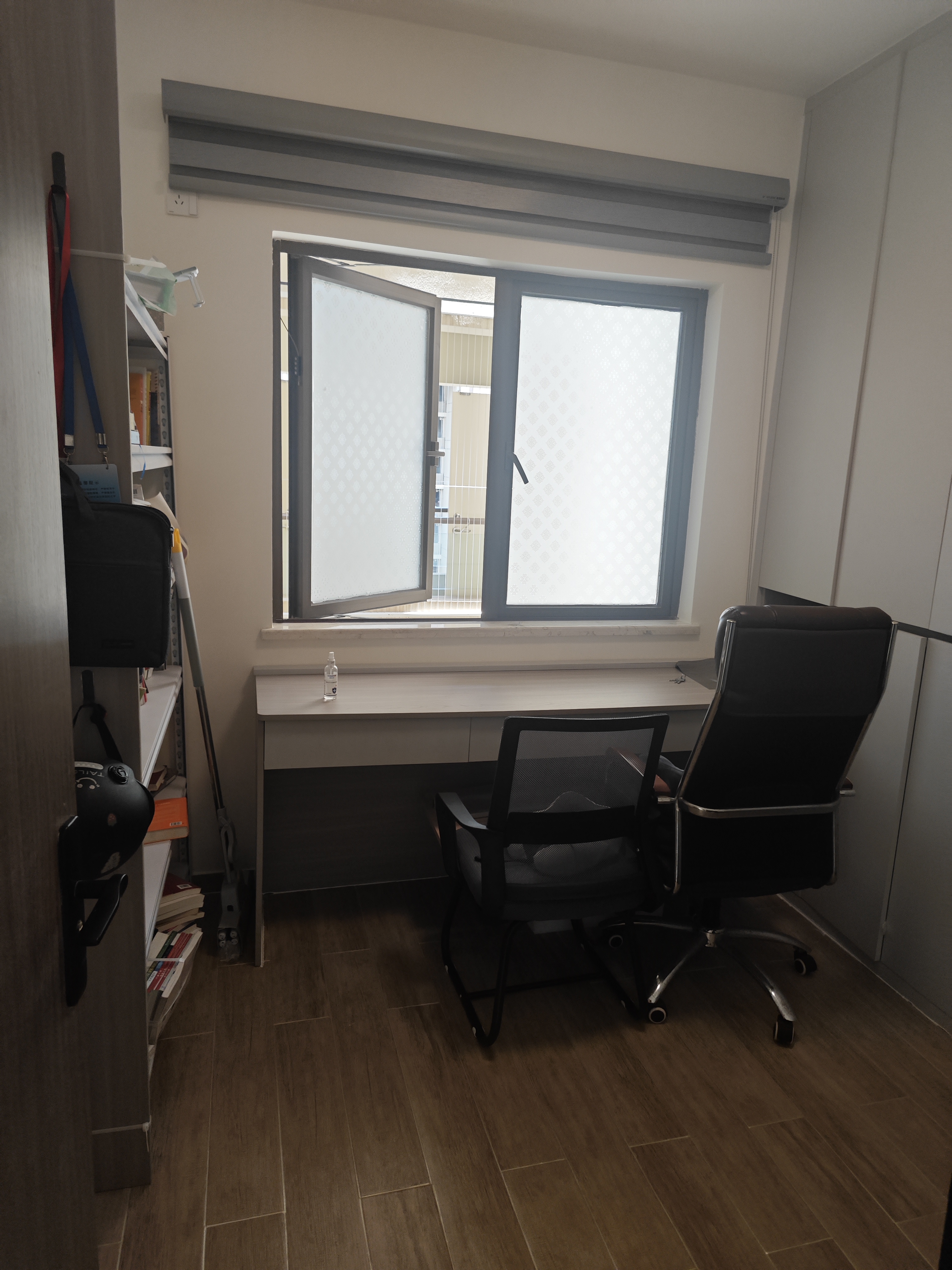 金湖壹号 3室2厅2卫 235.0万 金湖壹号 3室2厅2卫 235.0万客厅