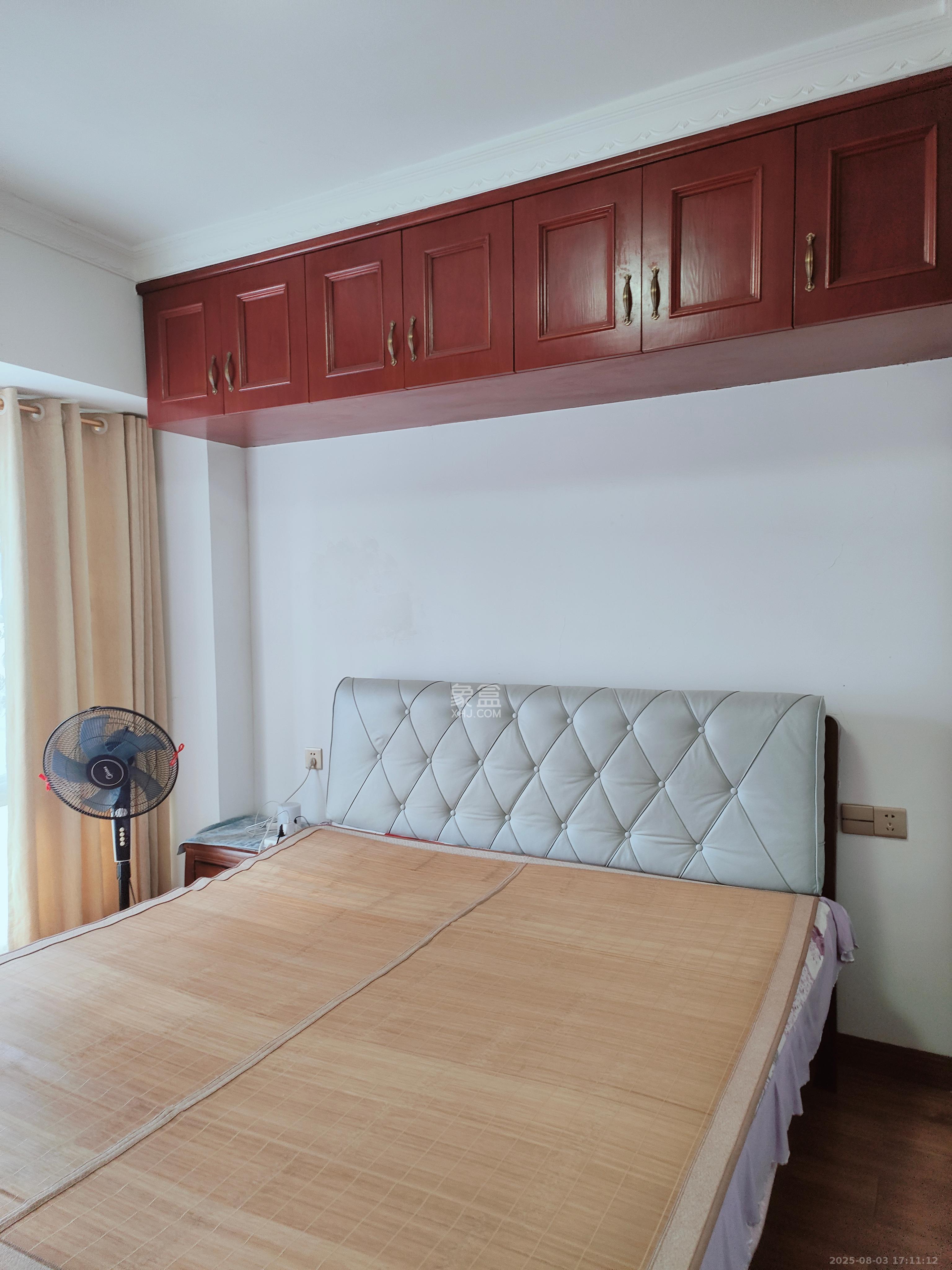 奥莱名邸 3室2厅2卫 3200.0元/月 奥莱名邸 3室2厅2卫 3200.0元/月室内图