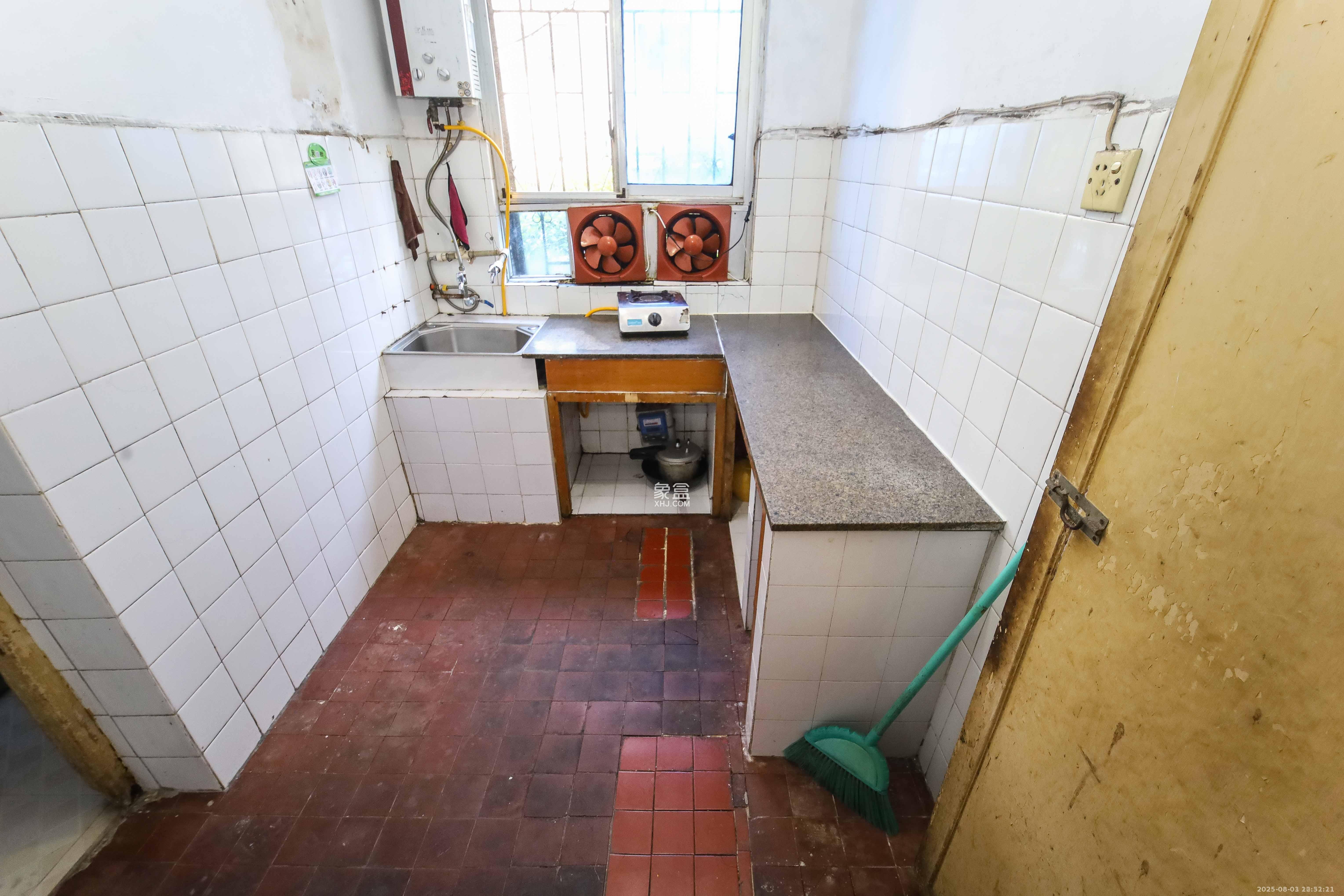 紫薇路鸿基公寓  2室2厅1卫    1600.0元/月 紫薇路鸿基公寓  2室2厅1卫    1600.0元/月室内图