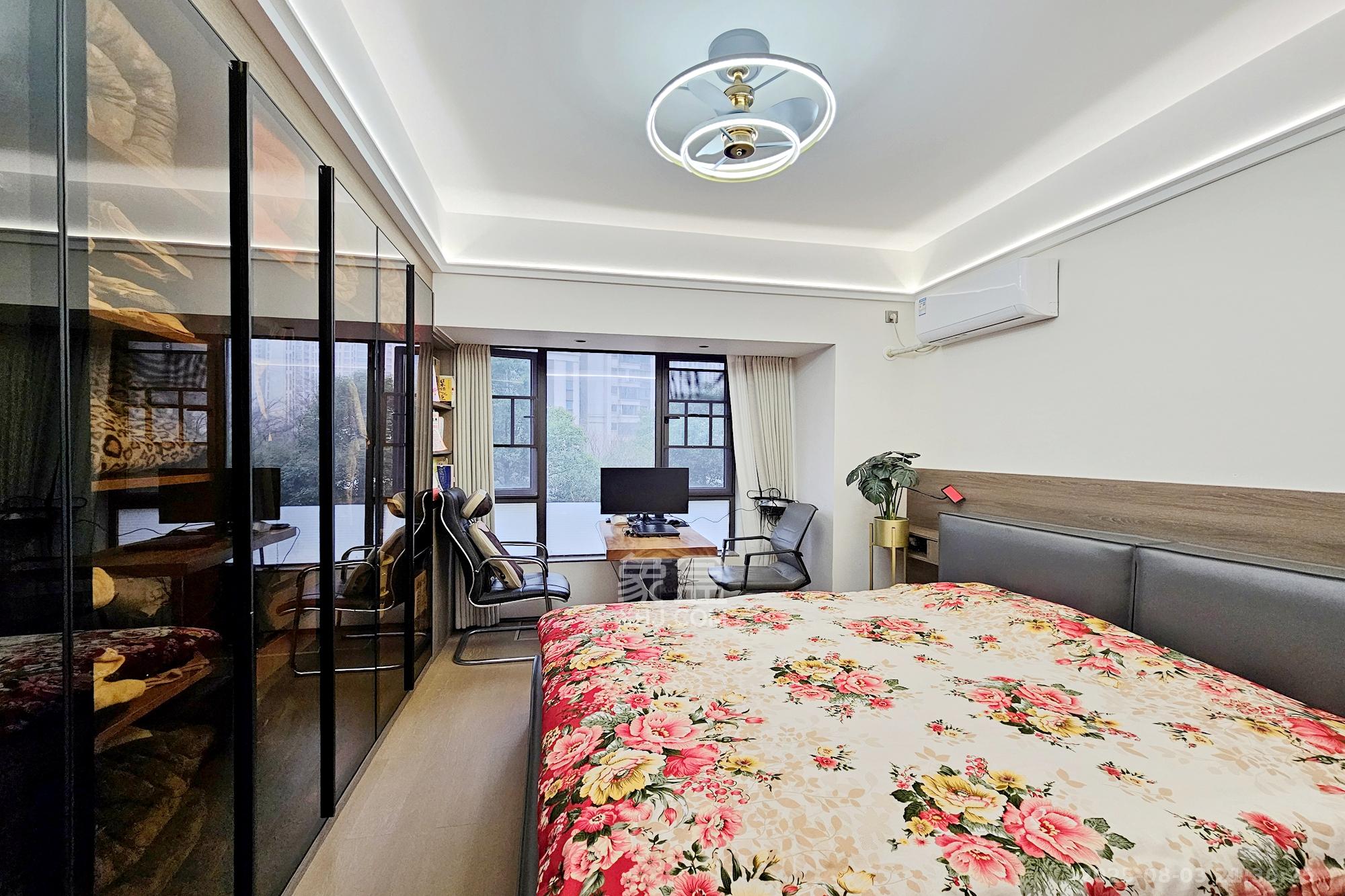 阳光城尚东湾凌云府 4室2厅2卫 188.0万 阳光城尚东湾凌云府 4室2厅2卫 188.0万卧室