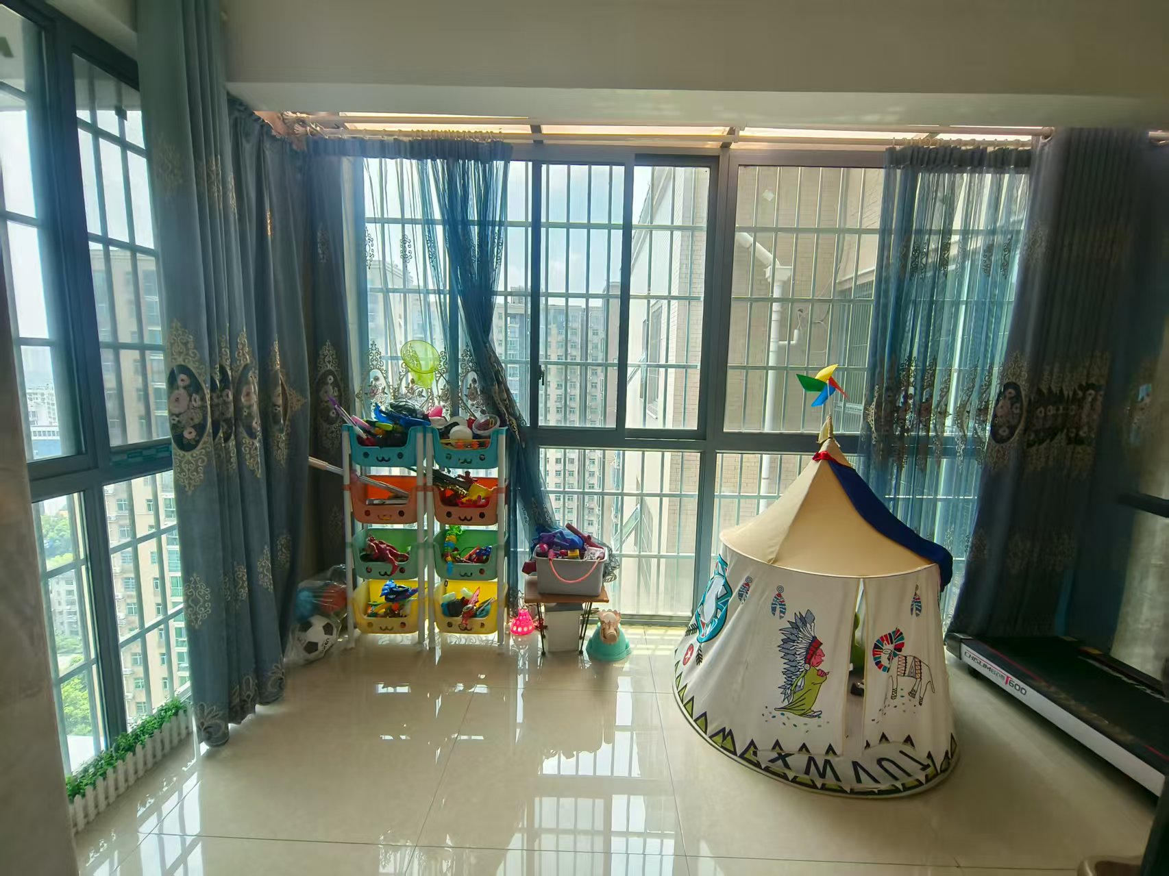 鹏利广场 3室2厅2卫 2480.0元/月 鹏利广场 3室2厅2卫 2480.0元/月室内图