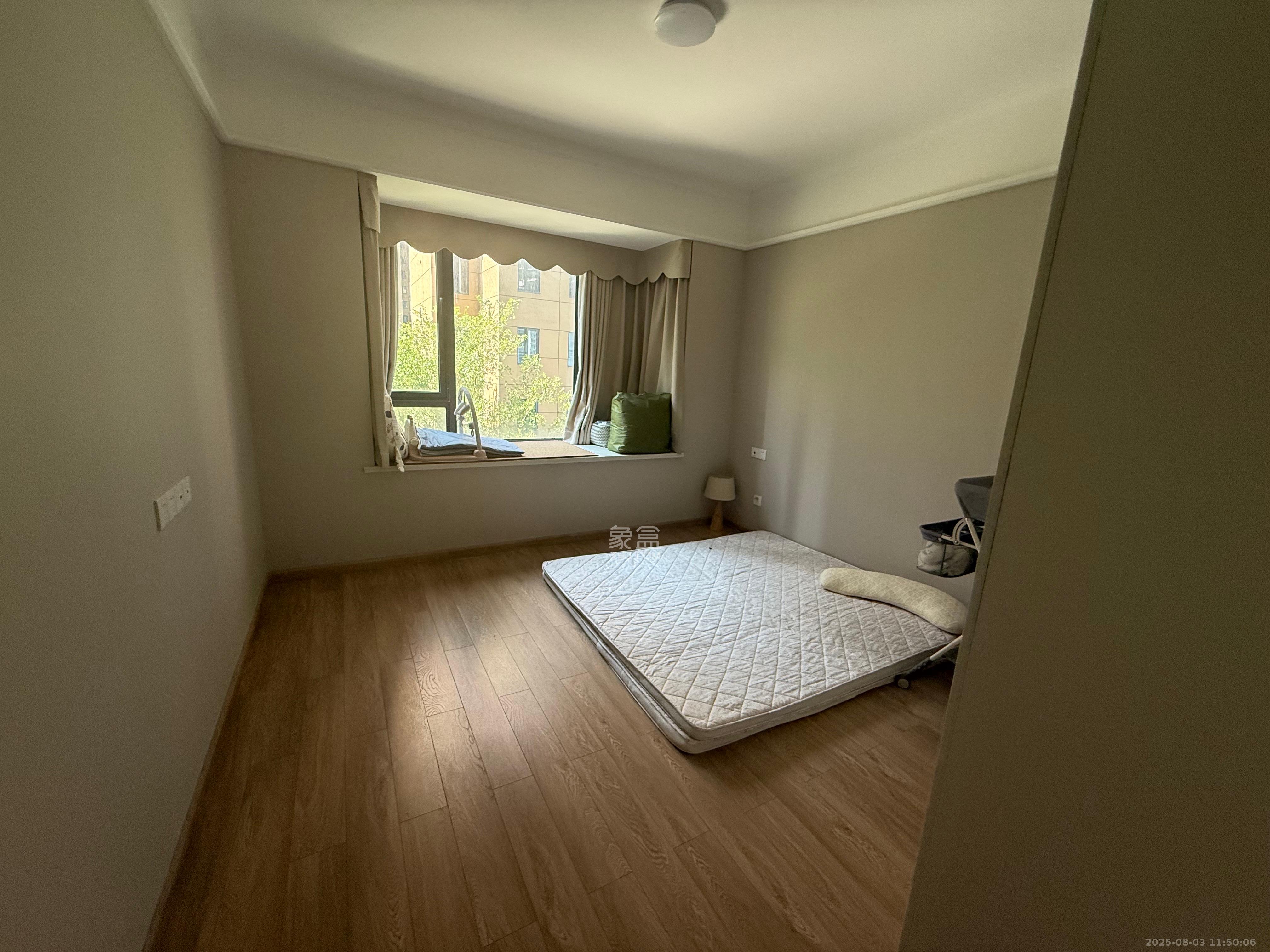 运达锦绣广场  4室2厅2卫    4500.0元/月 运达锦绣广场  4室2厅2卫    4500.0元/月室内图