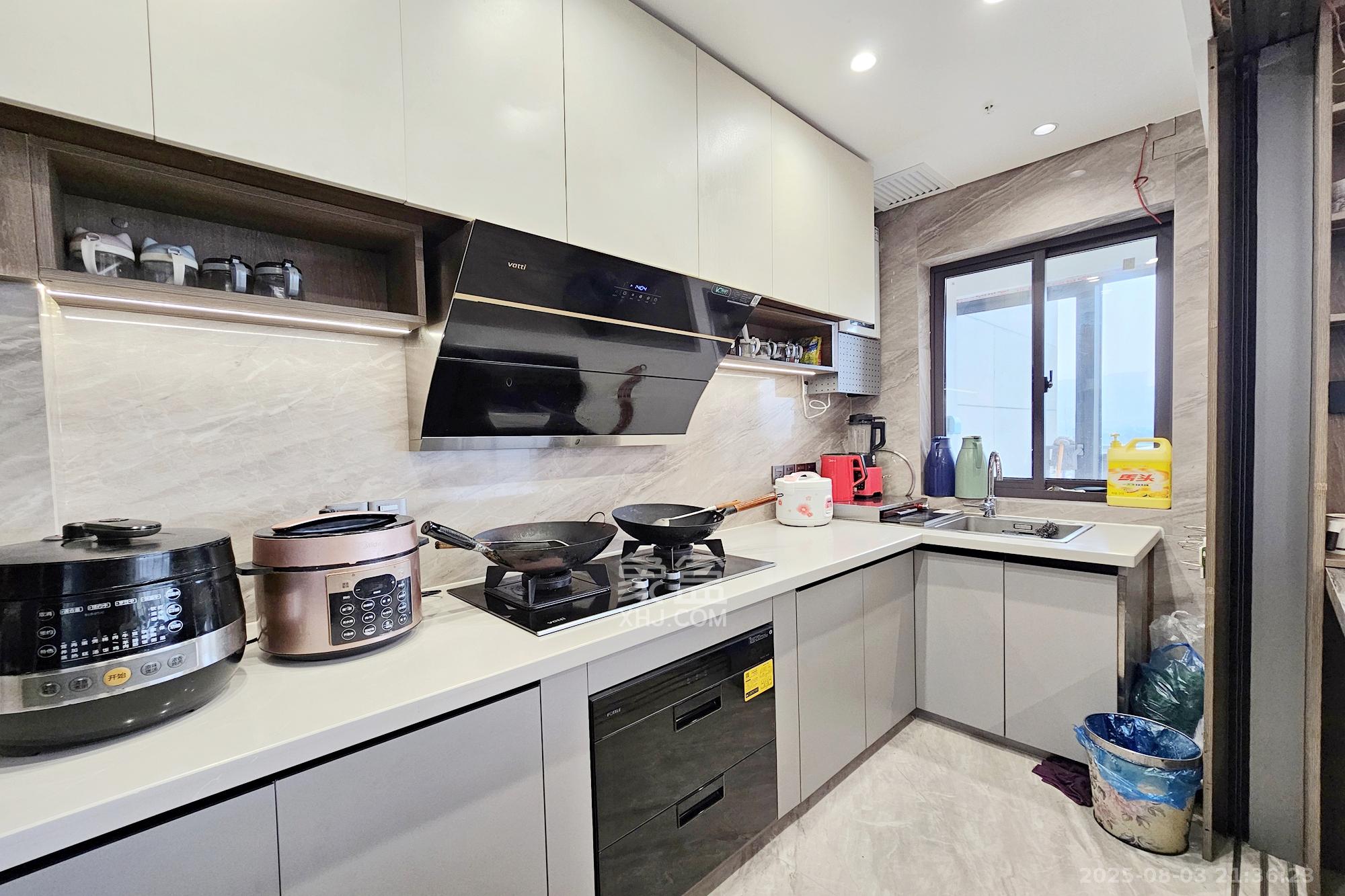 阳光城尚东湾凌云府  4室2厅2卫    188.0万厨房