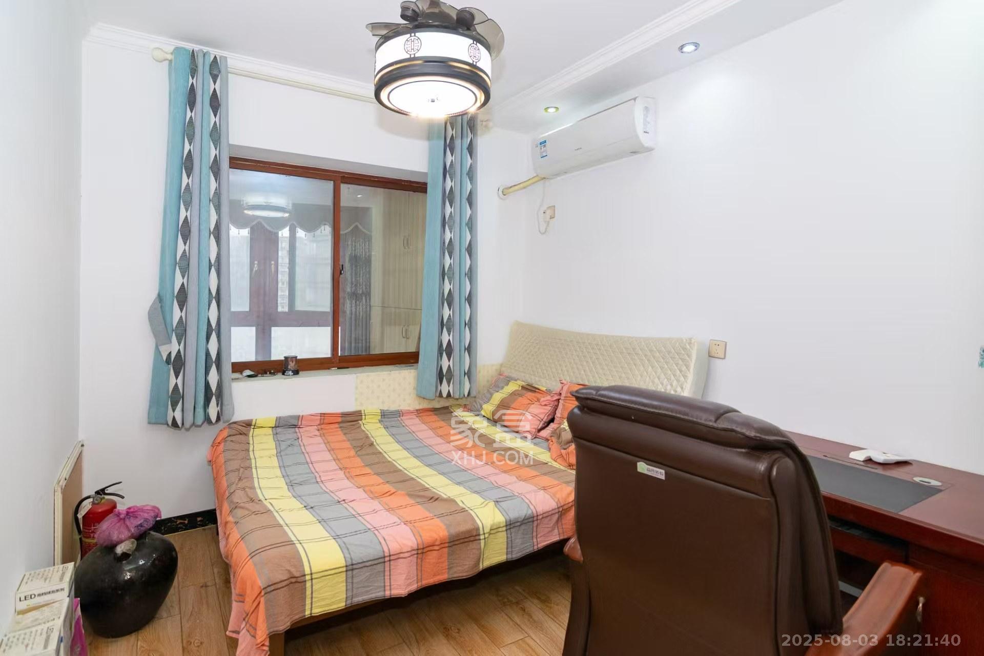 润和紫郡一期  5室2厅2卫    3000.0元/月室内图