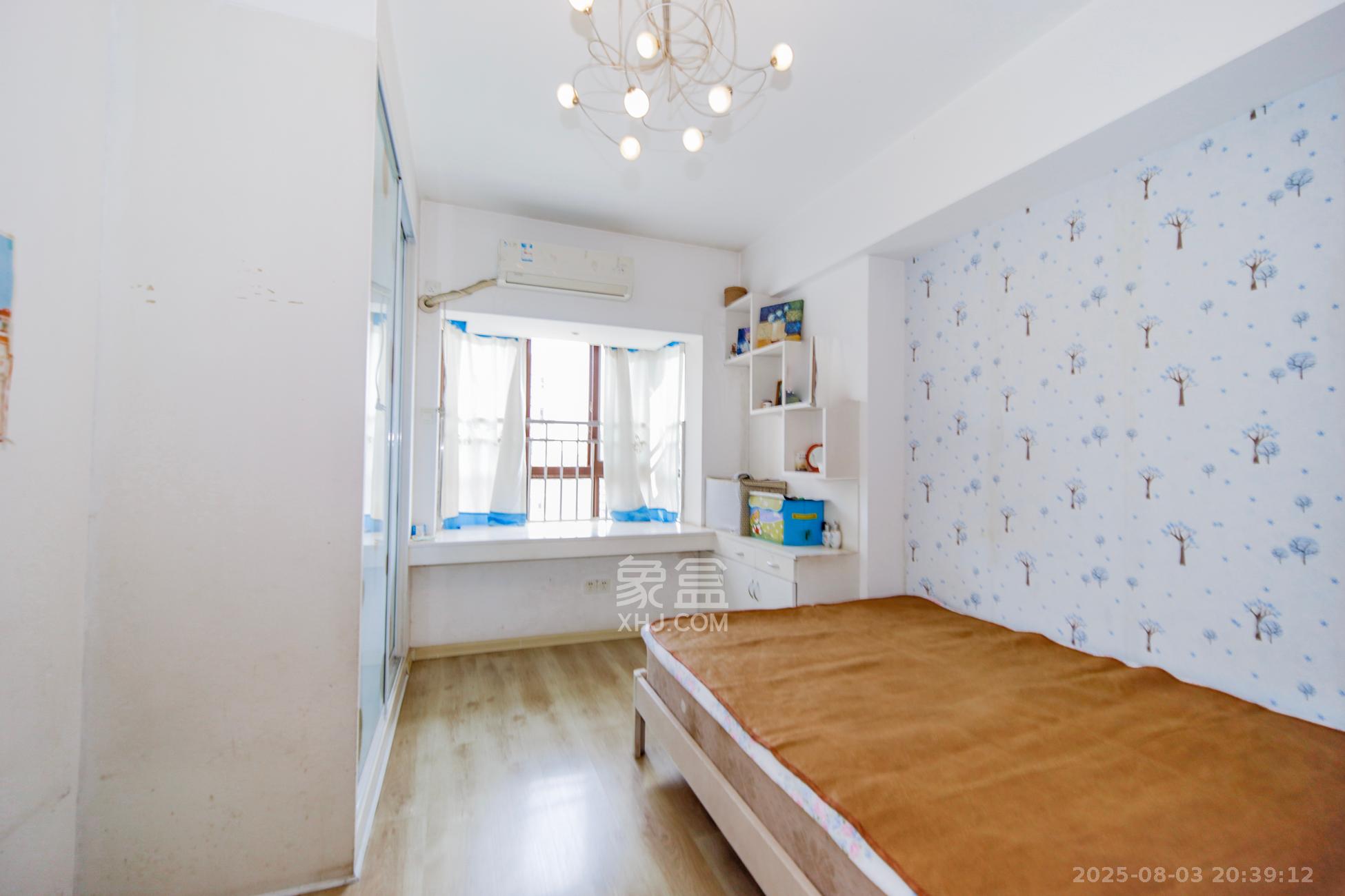 鑫天山水洲城  3室2厅2卫    96.8万卧室