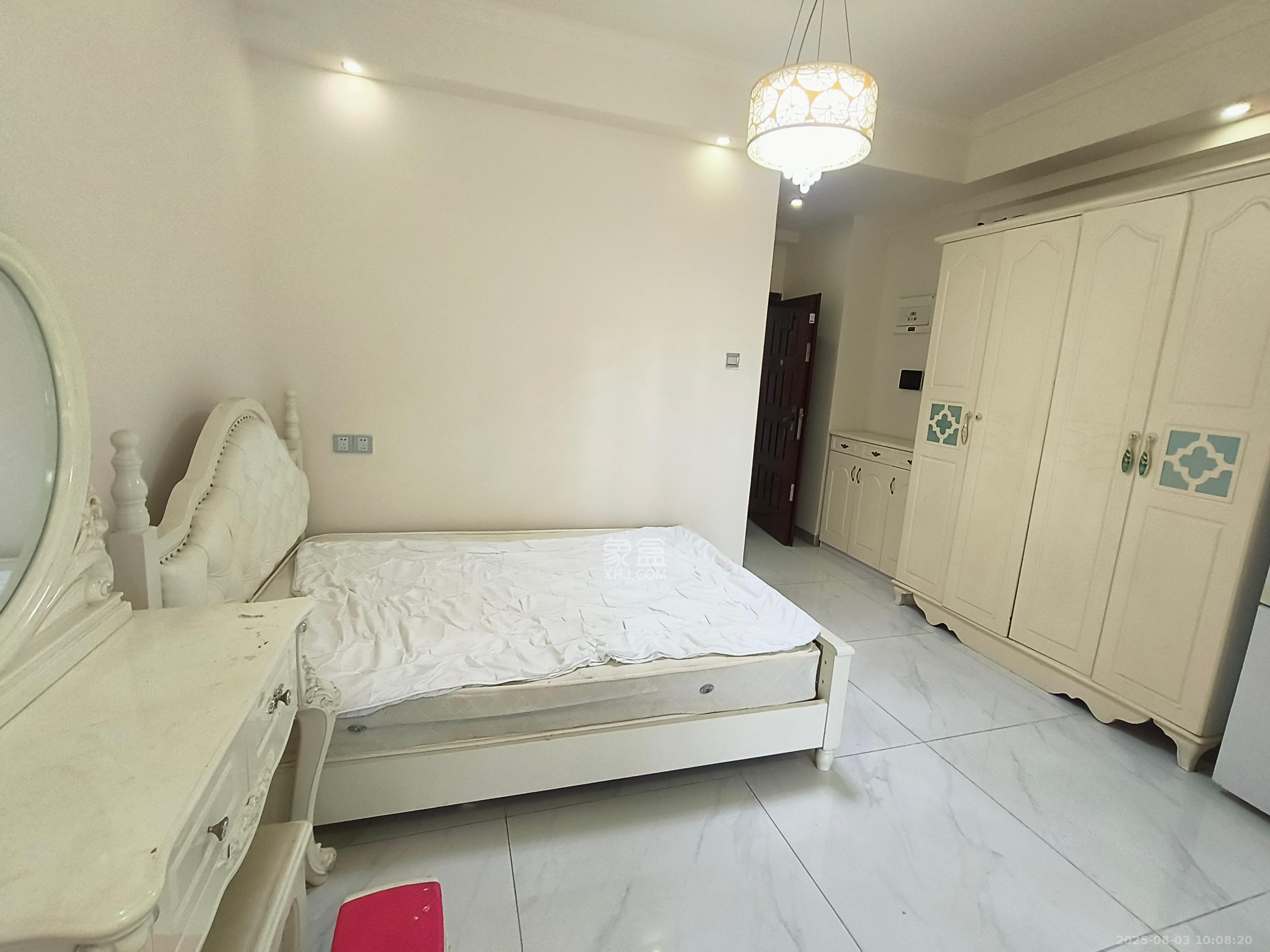 第六都（陆都小区）  1室1厅1卫    1700.0元/月室内图