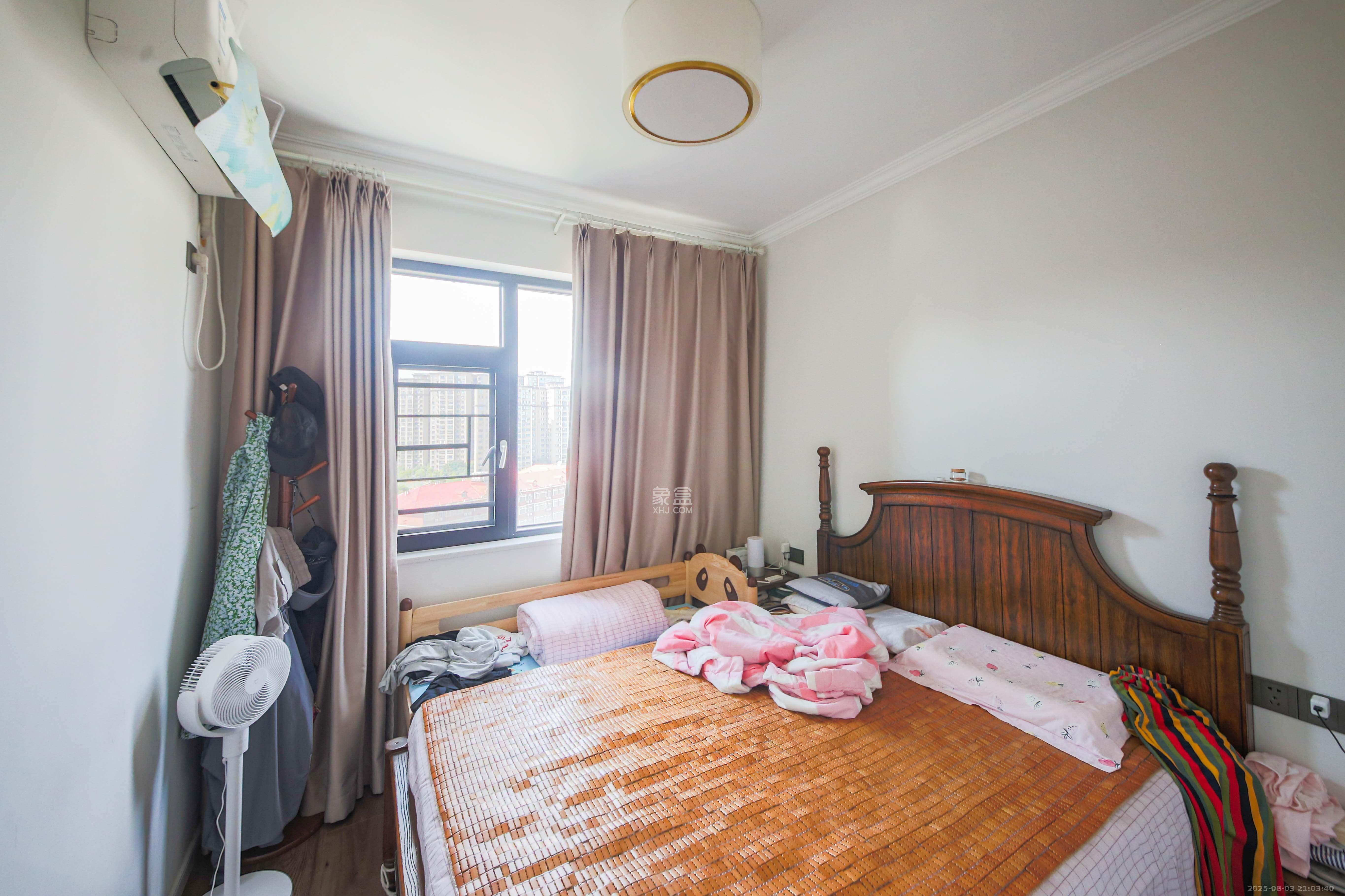 高升时代广场（冠铭商务中心）  4室2厅2卫    120.0万卧室