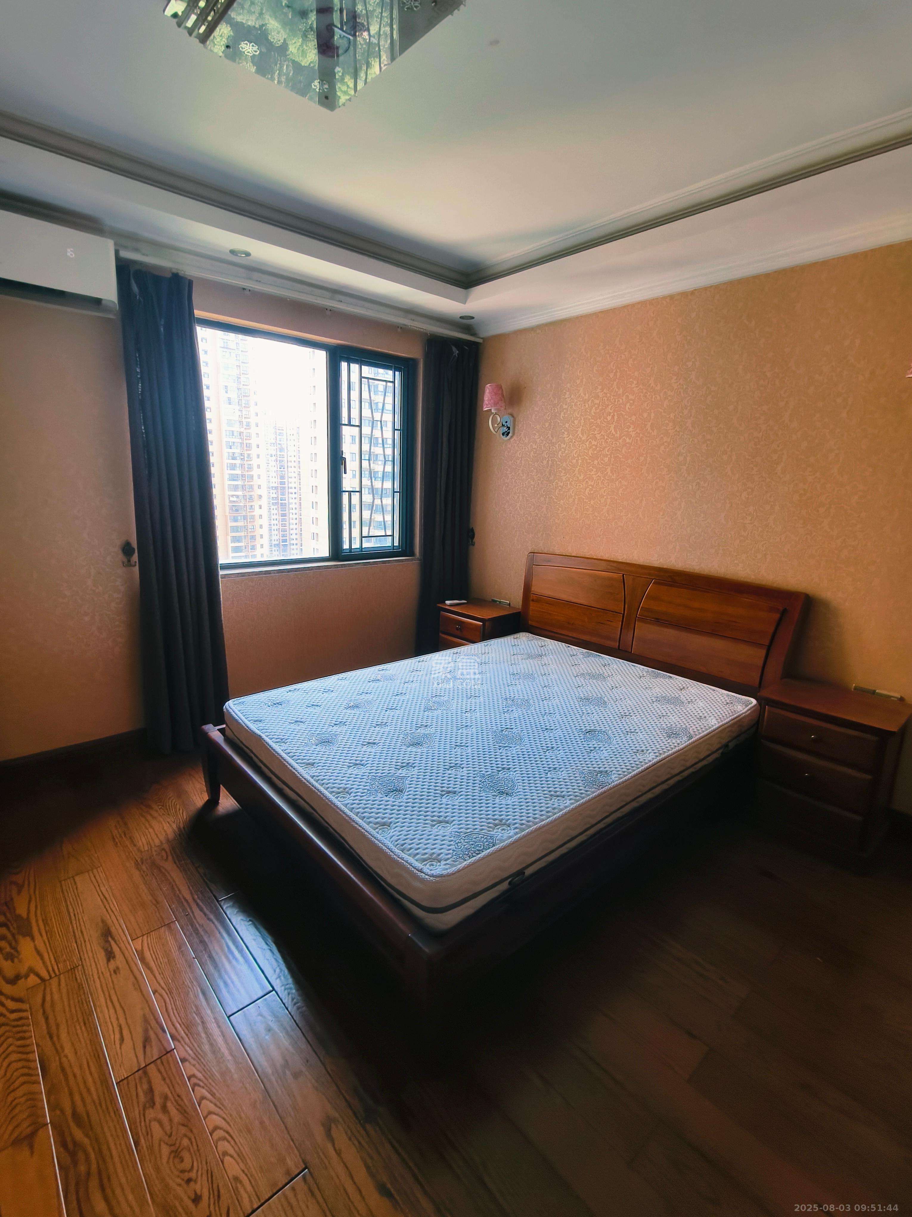 好莱城(弘德西街) 4室1厅1卫 2600.0元/月 好莱城(弘德西街) 4室1厅1卫 2600.0元/月室内图