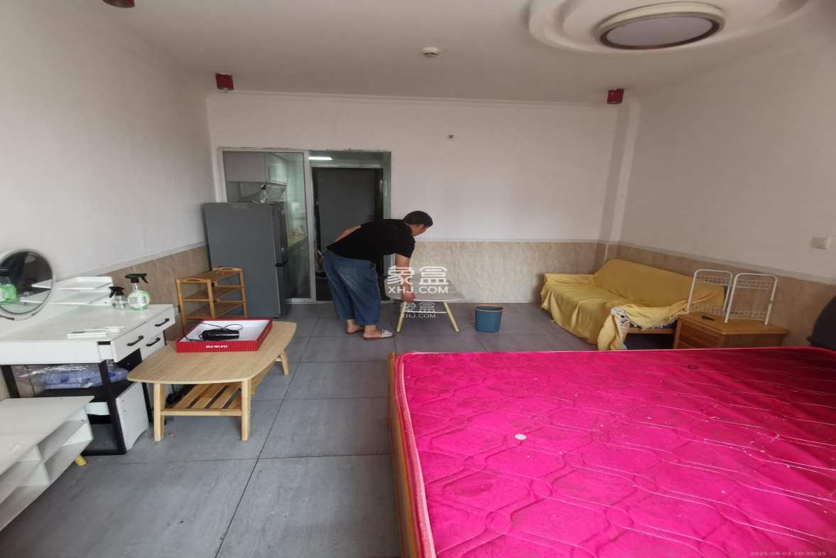 2076至高点 1室1厅1卫 1150.0元/月 2076至高点 1室1厅1卫 1150.0元/月室内图