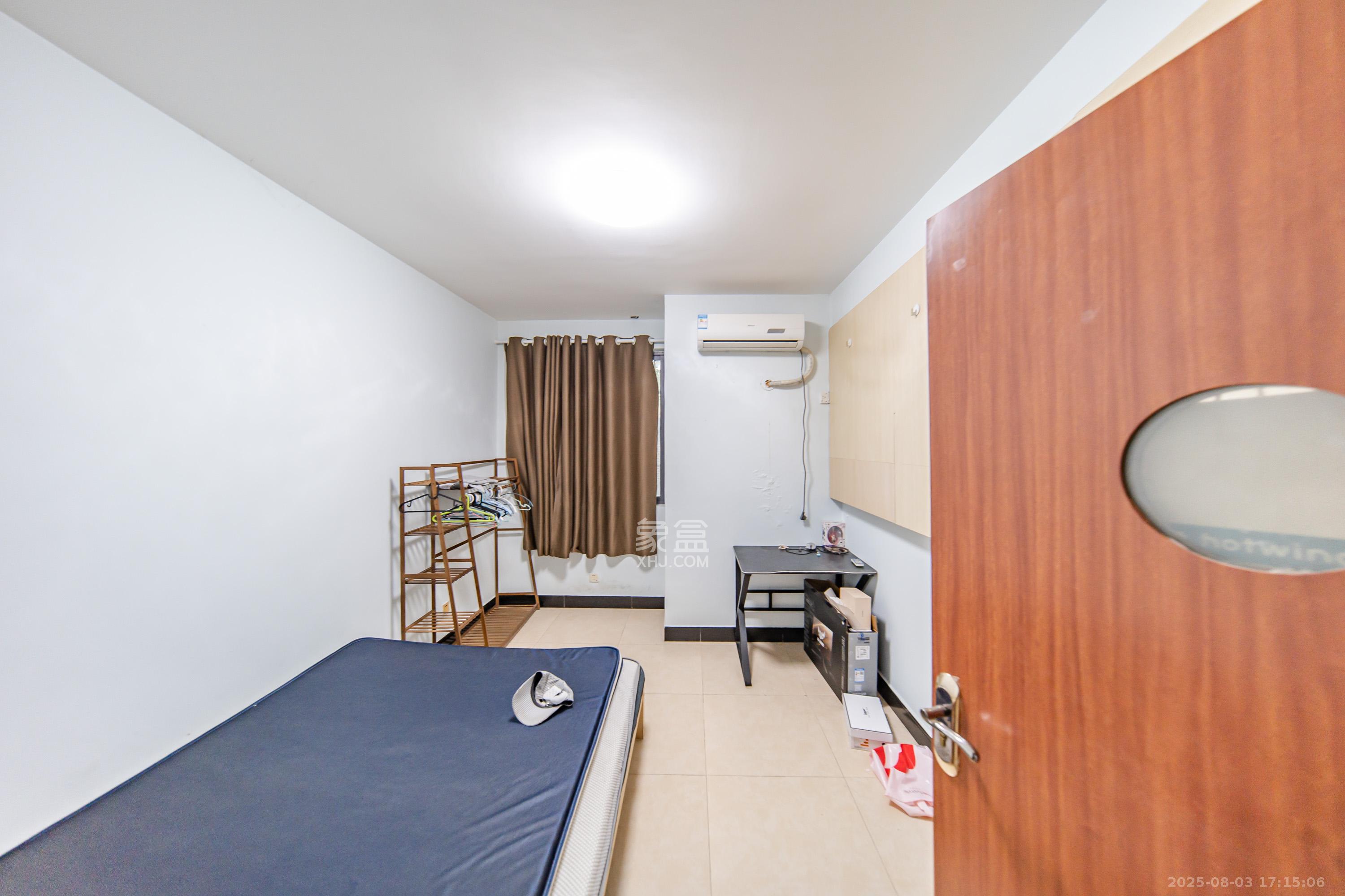 阳光100一期、四五期  4室2厅2卫    155.0万 阳光100一期、四五期  4室2厅2卫    155.0万卧室