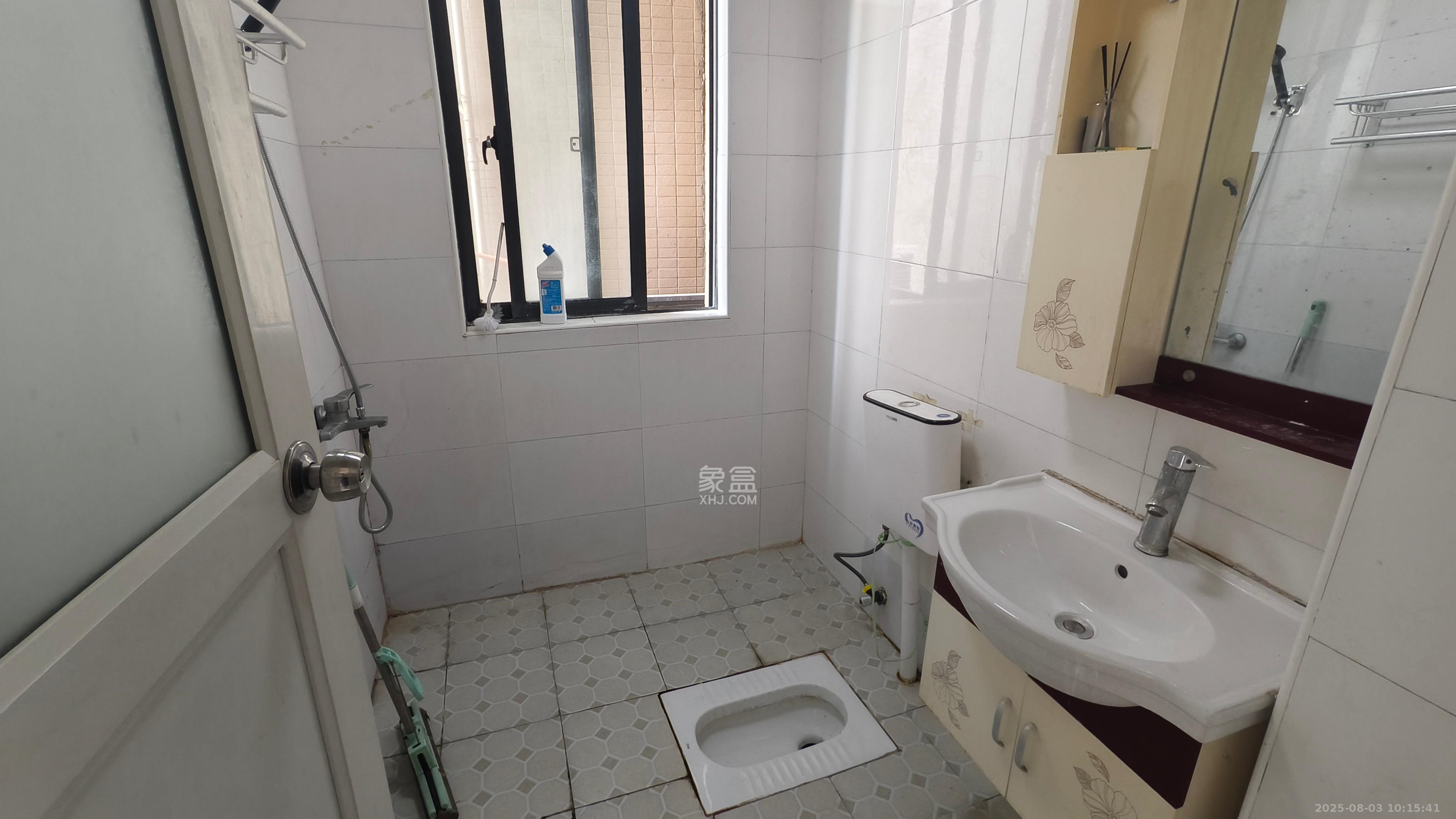 优山美地  4室2厅1卫    2800.0元/月室内图