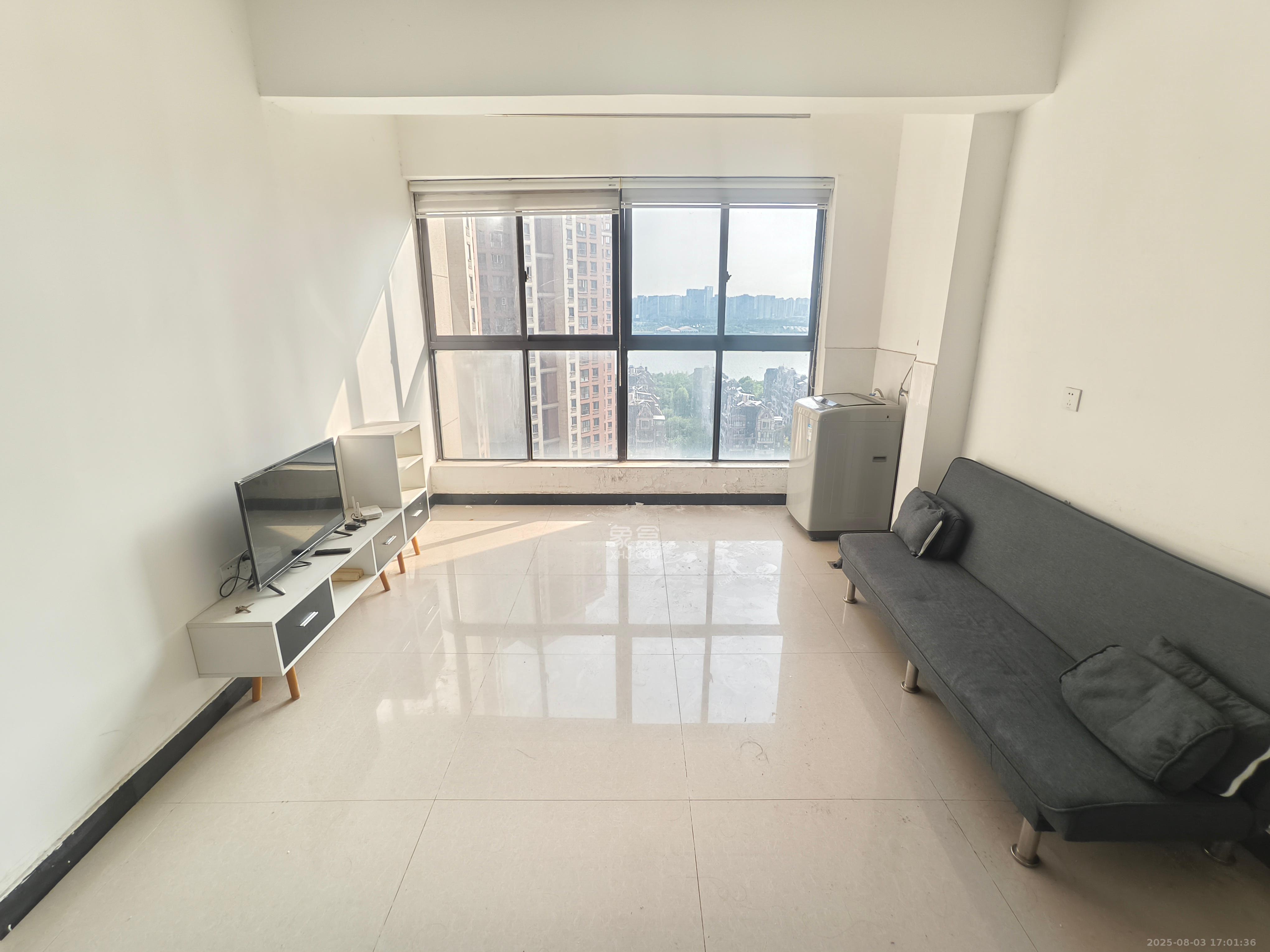 绿地海外滩一期 3室2厅1卫 1600.0元/月 绿地海外滩一期 3室2厅1卫 1600.0元/月室内图