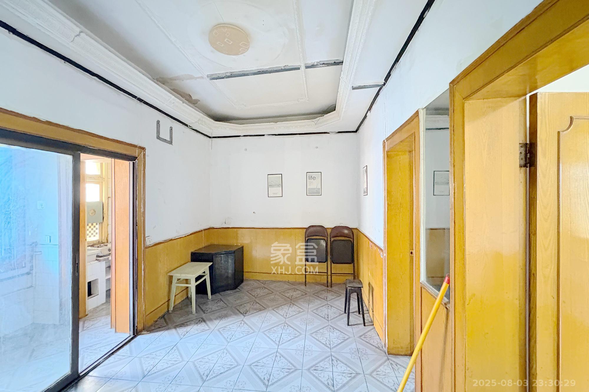 晓园宿舍(晓园路湘运小区)  2室1厅1卫    58.0万 晓园宿舍(晓园路湘运小区)  2室1厅1卫    58.0万客厅