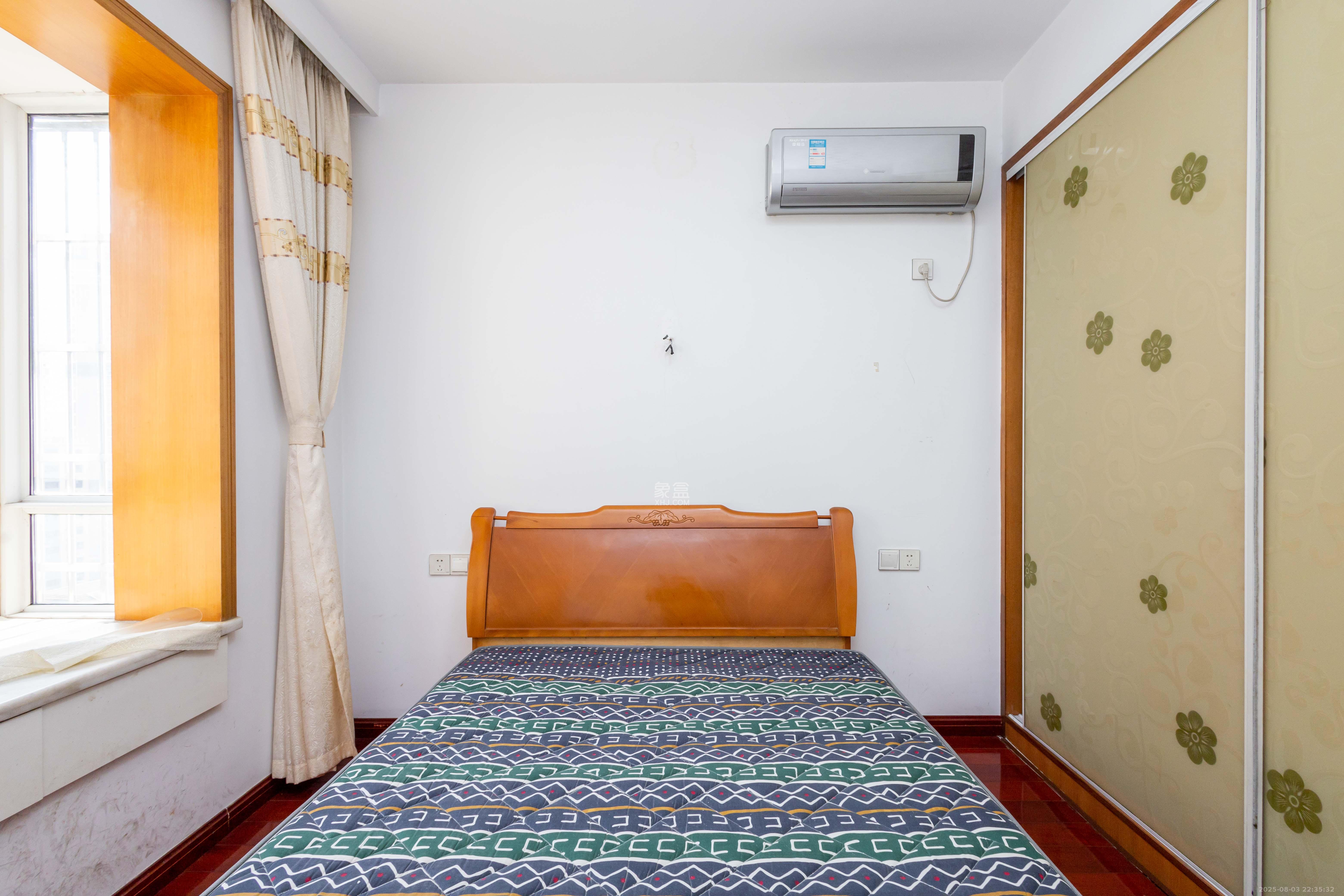 圣力华苑  3室2厅2卫    56.0万卧室