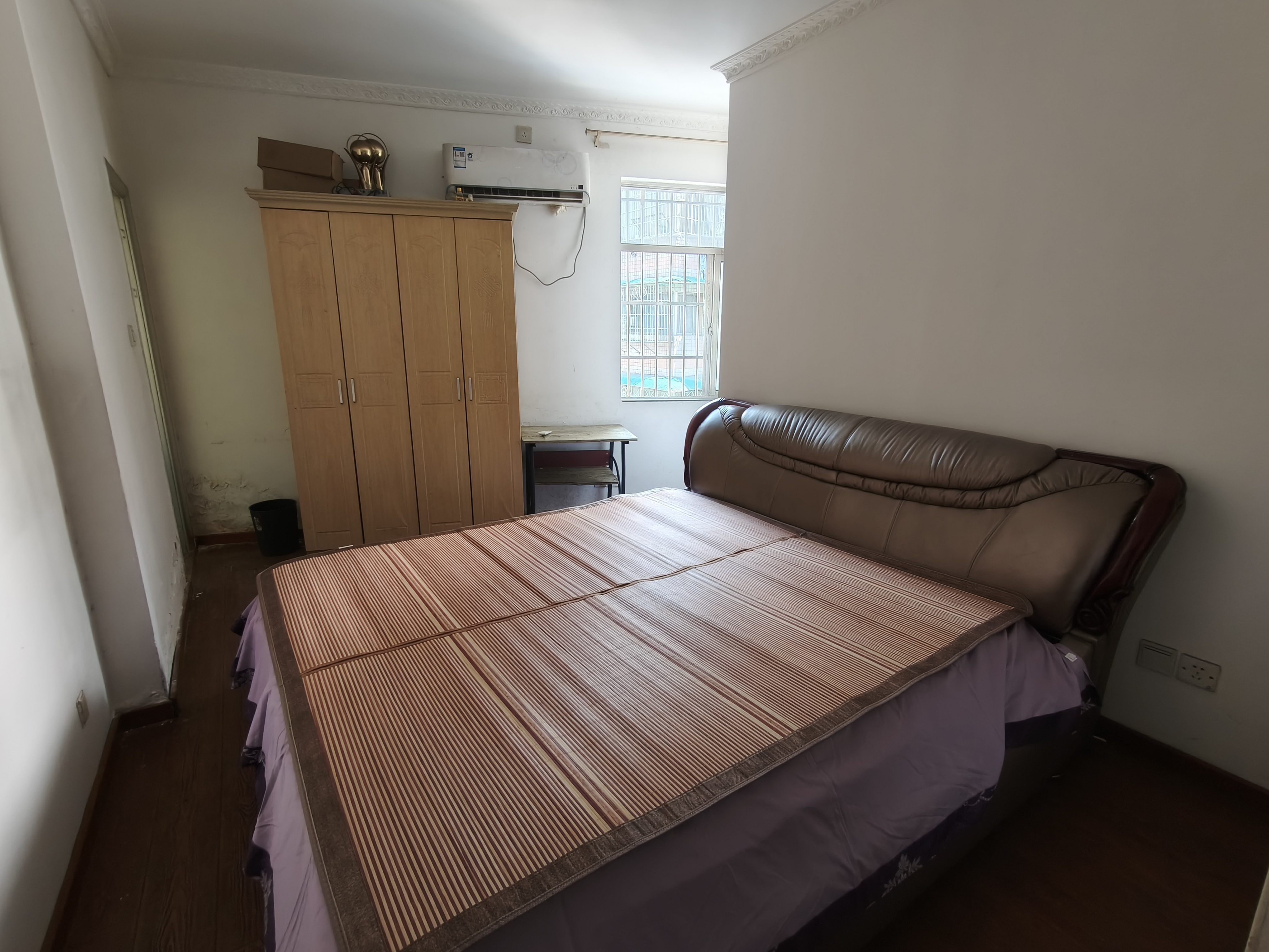 望麓园散盘  3室2厅1卫    2400.0元/月户型图