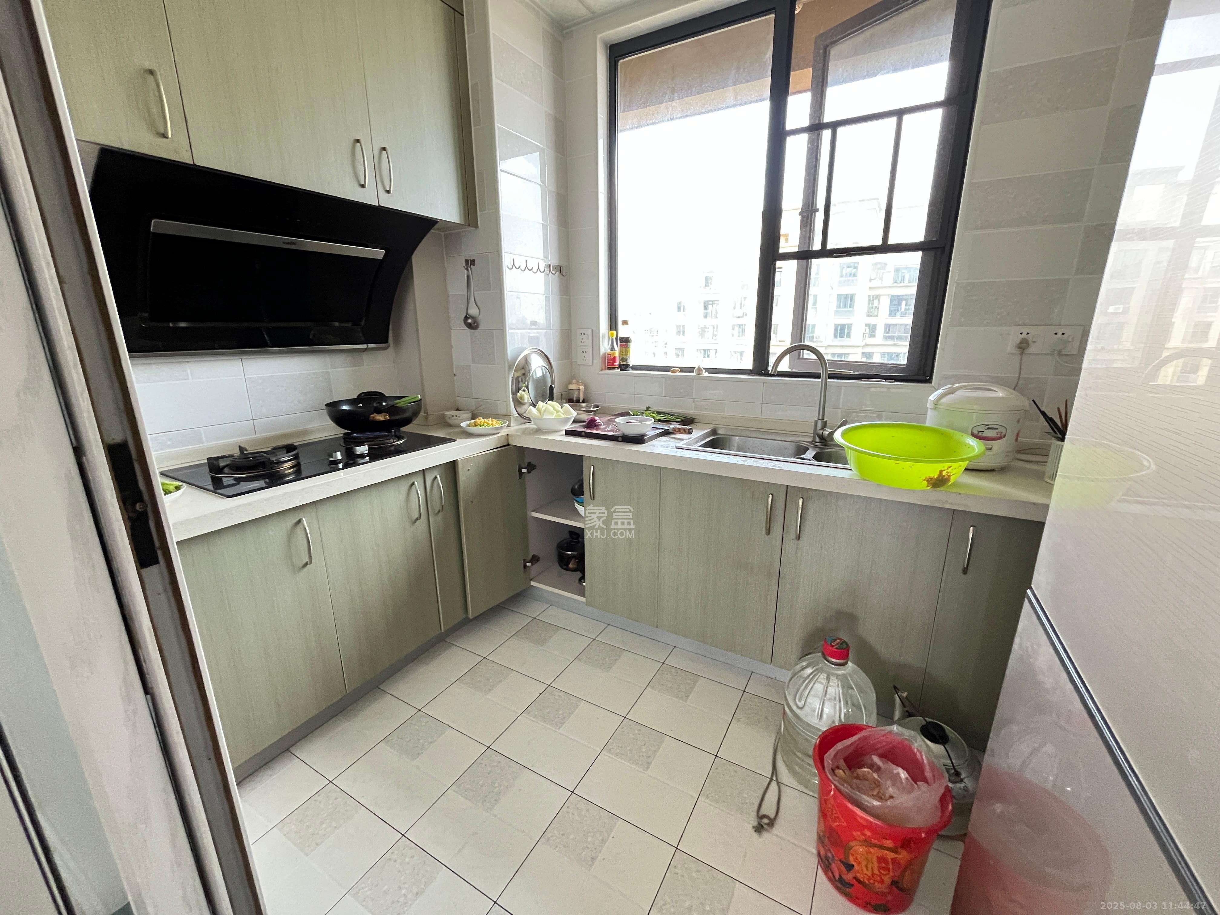 澳海月亮湾 3室2厅2卫 1700.0元/月 澳海月亮湾 3室2厅2卫 1700.0元/月室内图