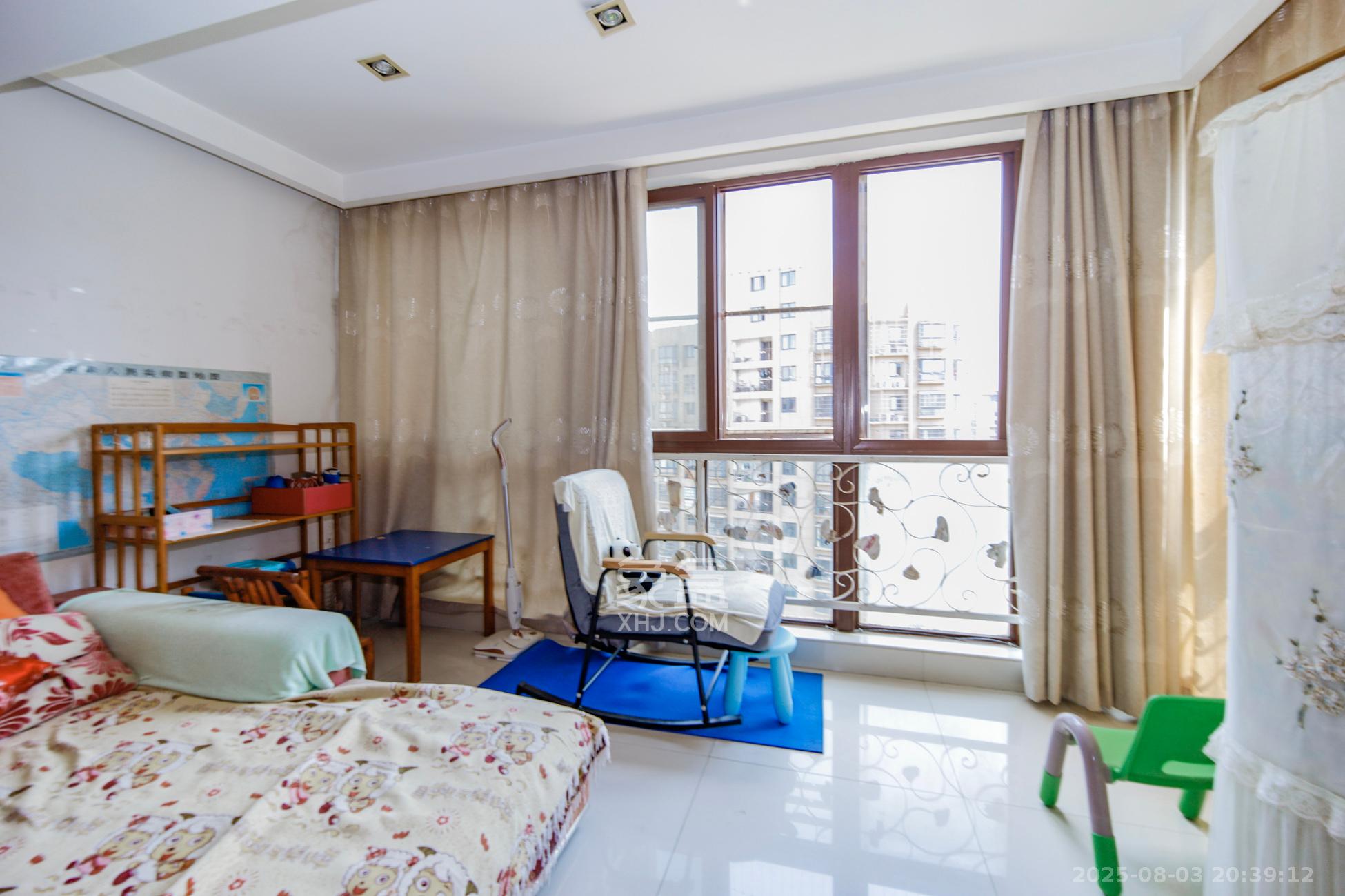 鑫天山水洲城  3室2厅2卫    96.8万客厅