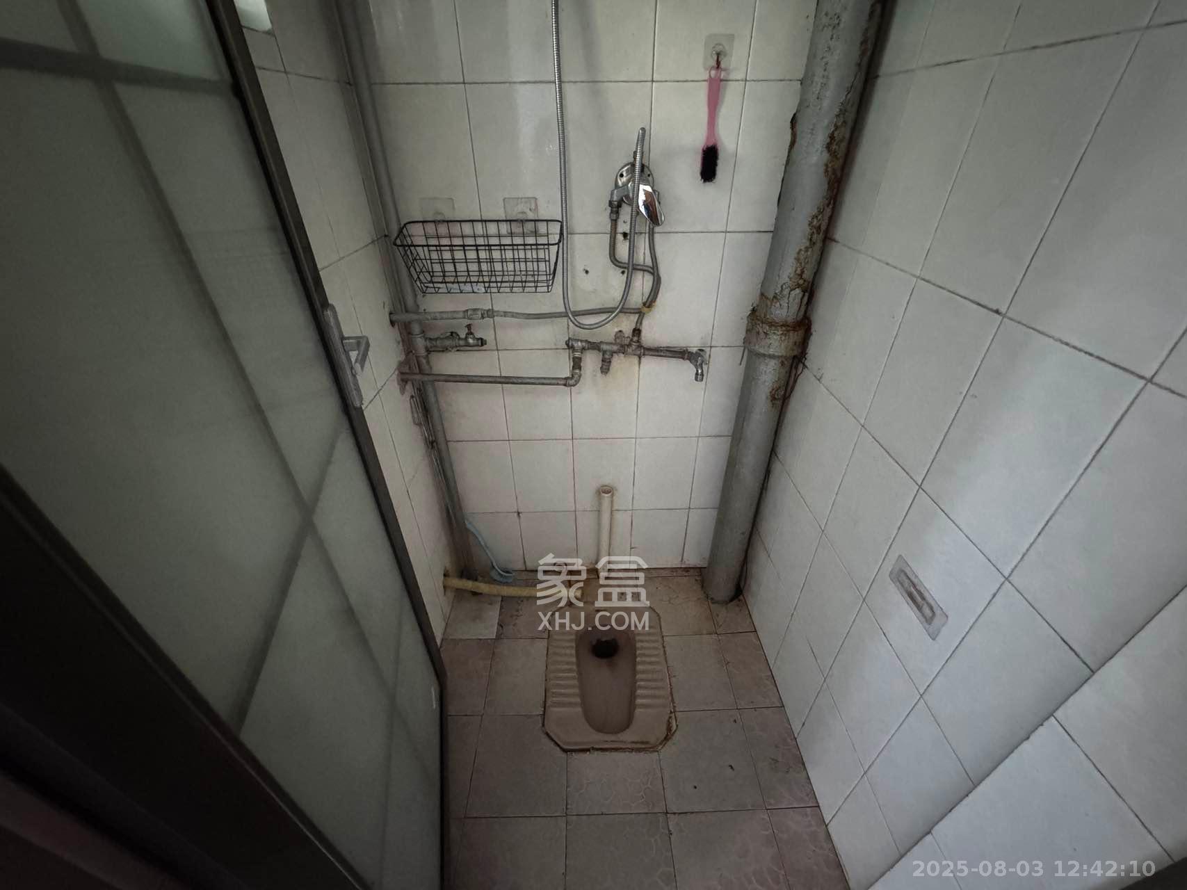 无线电厂宿舍 2室1厅1卫 1000.0元/月 无线电厂宿舍 2室1厅1卫 1000.0元/月室内图