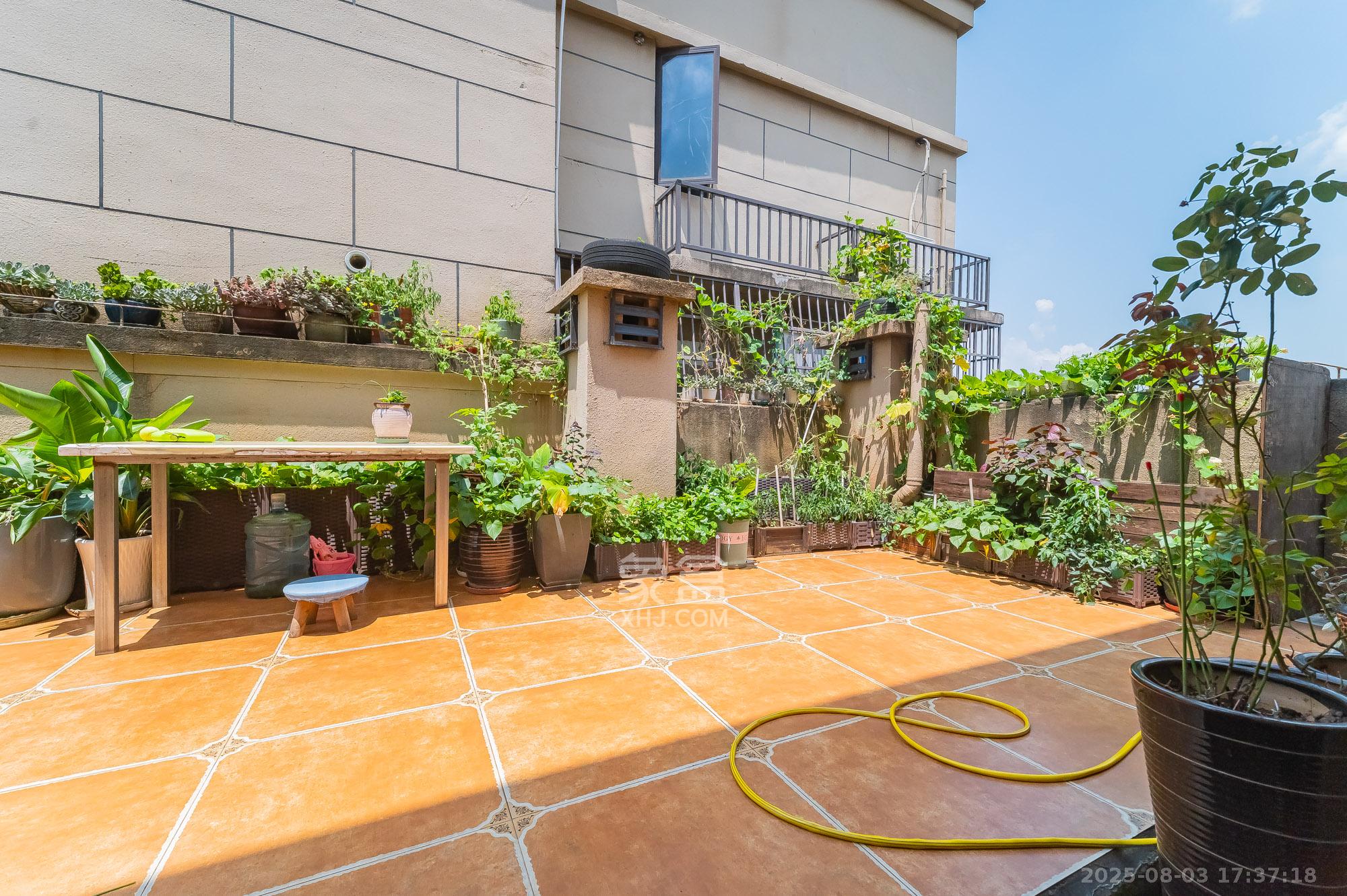 星湖湾二期高层  4室2厅2卫    142.8万其他