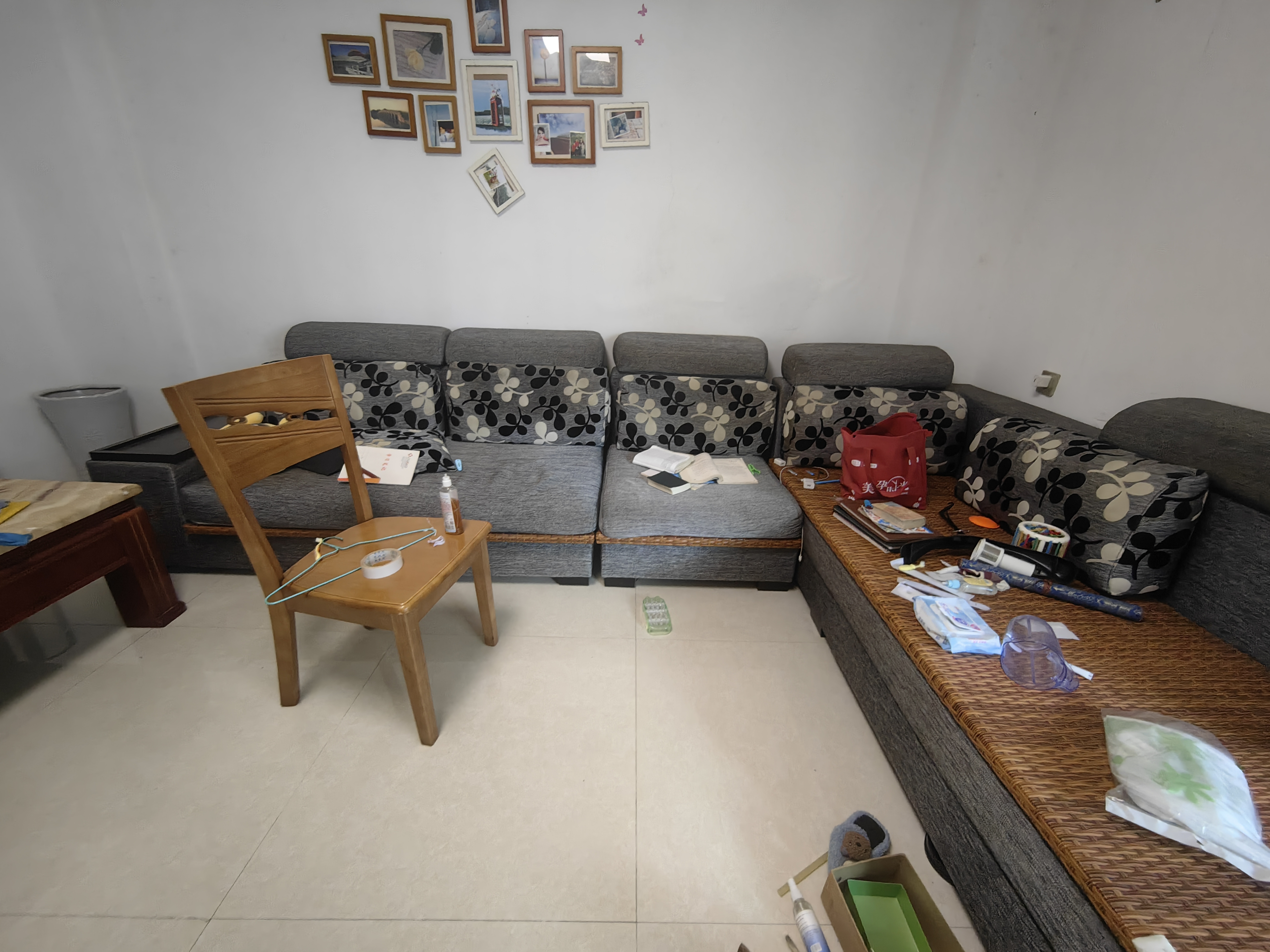 营养食品厂宿舍(龙华区银河路2号) 2室2厅1卫 95.0万 营养食品厂宿舍(龙华区银河路2号) 2室2厅1卫 95.0万客厅