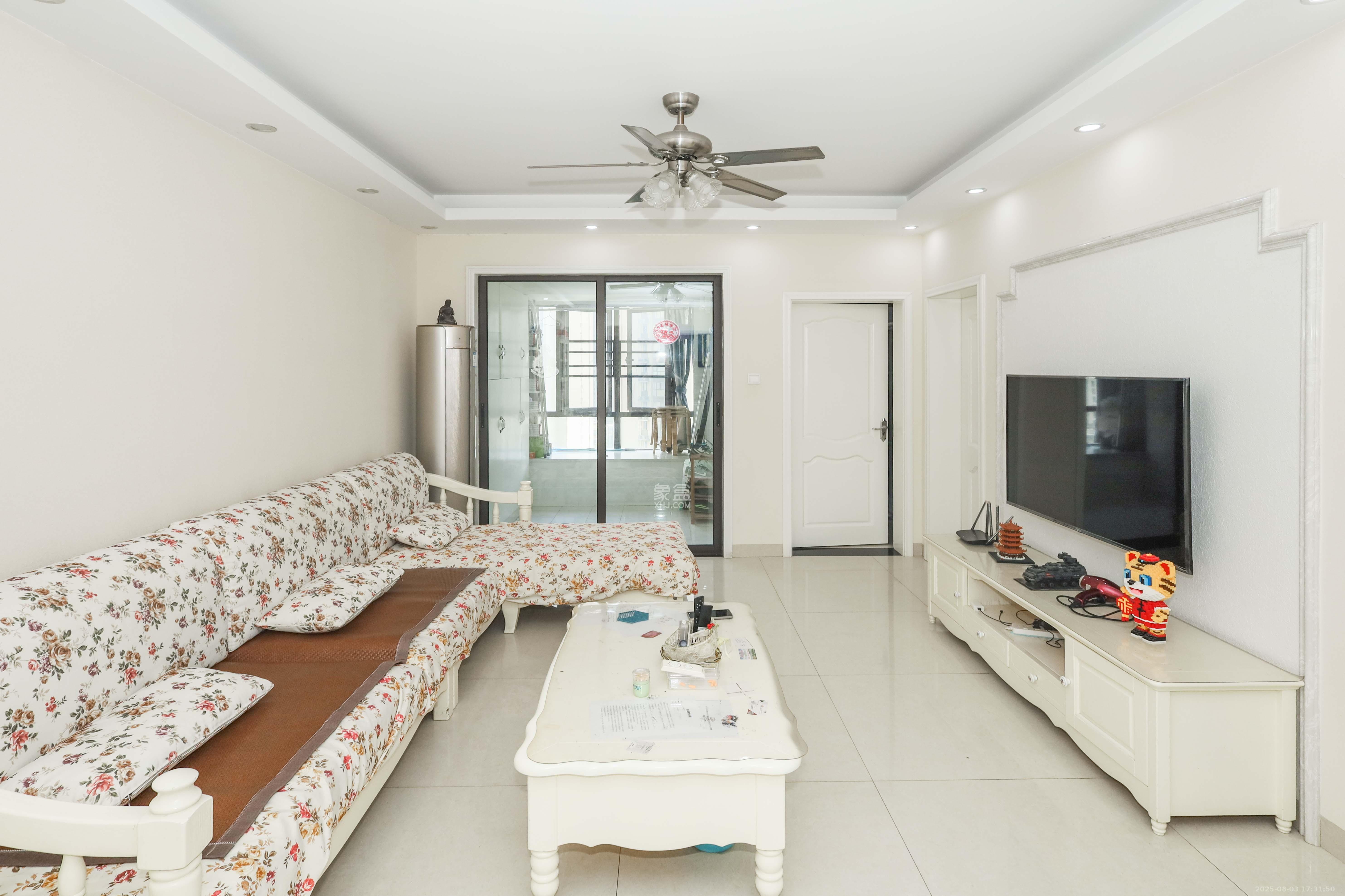 梅溪湖合能璞丽  3室2厅2卫    125.0万 梅溪湖合能璞丽  3室2厅2卫    125.0万客厅