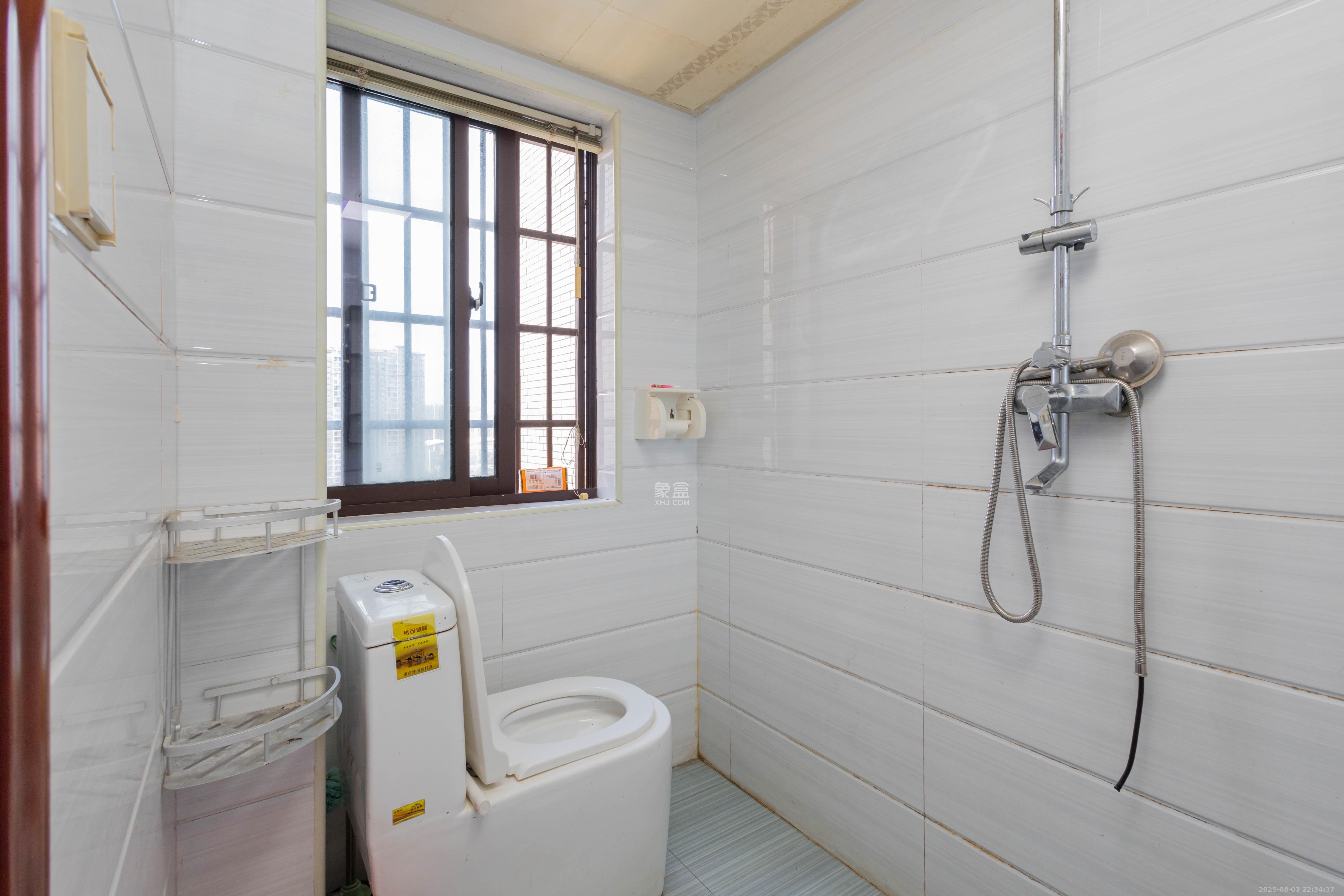 三景华御  3室2厅1卫    68.0万卫生间