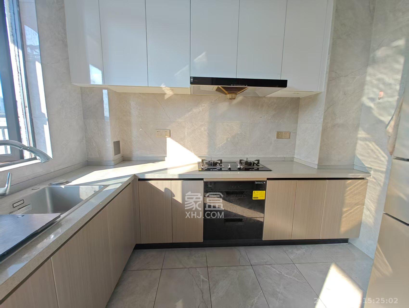 润和湘江天地天悦湾  4室2厅2卫    3200.0元/月 润和湘江天地天悦湾  4室2厅2卫    3200.0元/月室内图