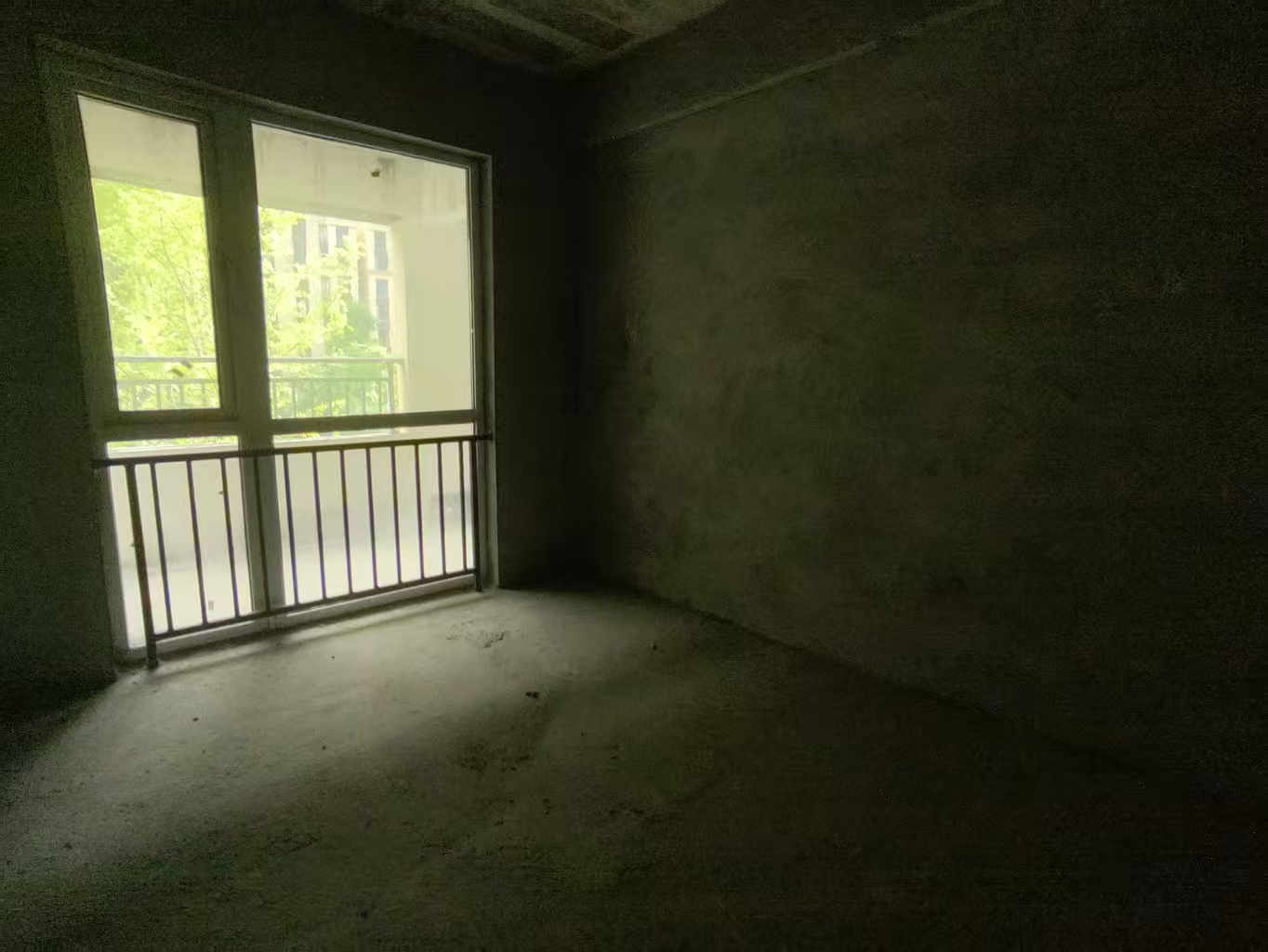 中梁龙泉台  4室2厅2卫   90.00万