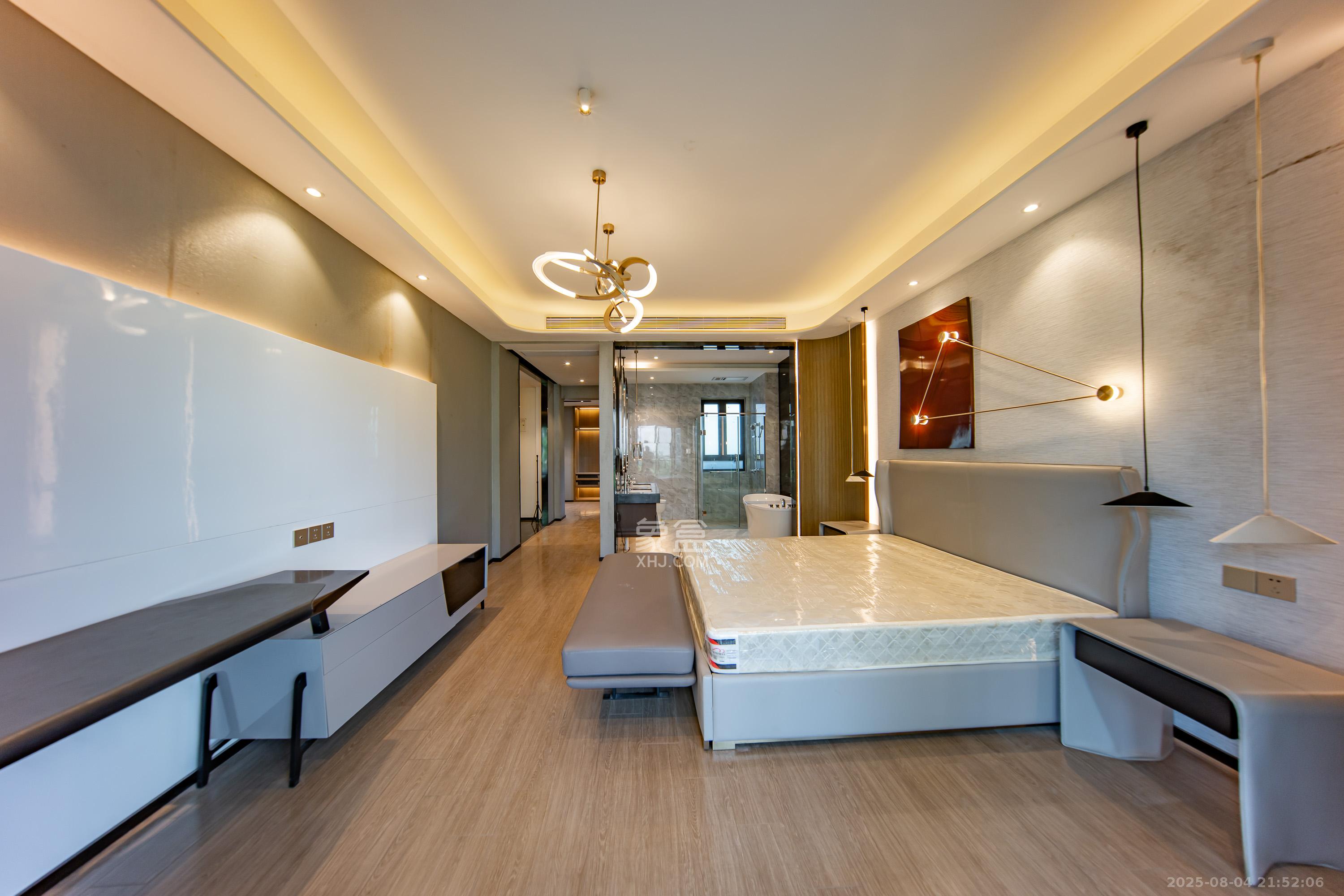 碧桂园智慧城市  5室2厅3卫    300.0万卧室