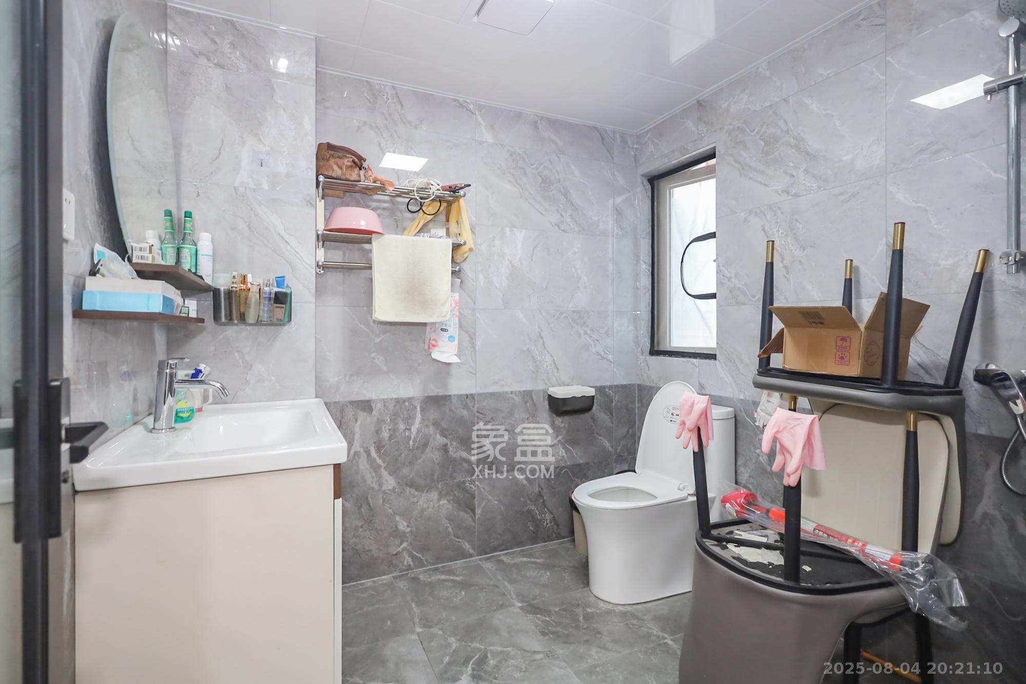 保利天禧D区 4室2厅2卫 199.0万 保利天禧D区 4室2厅2卫 199.0万卫生间