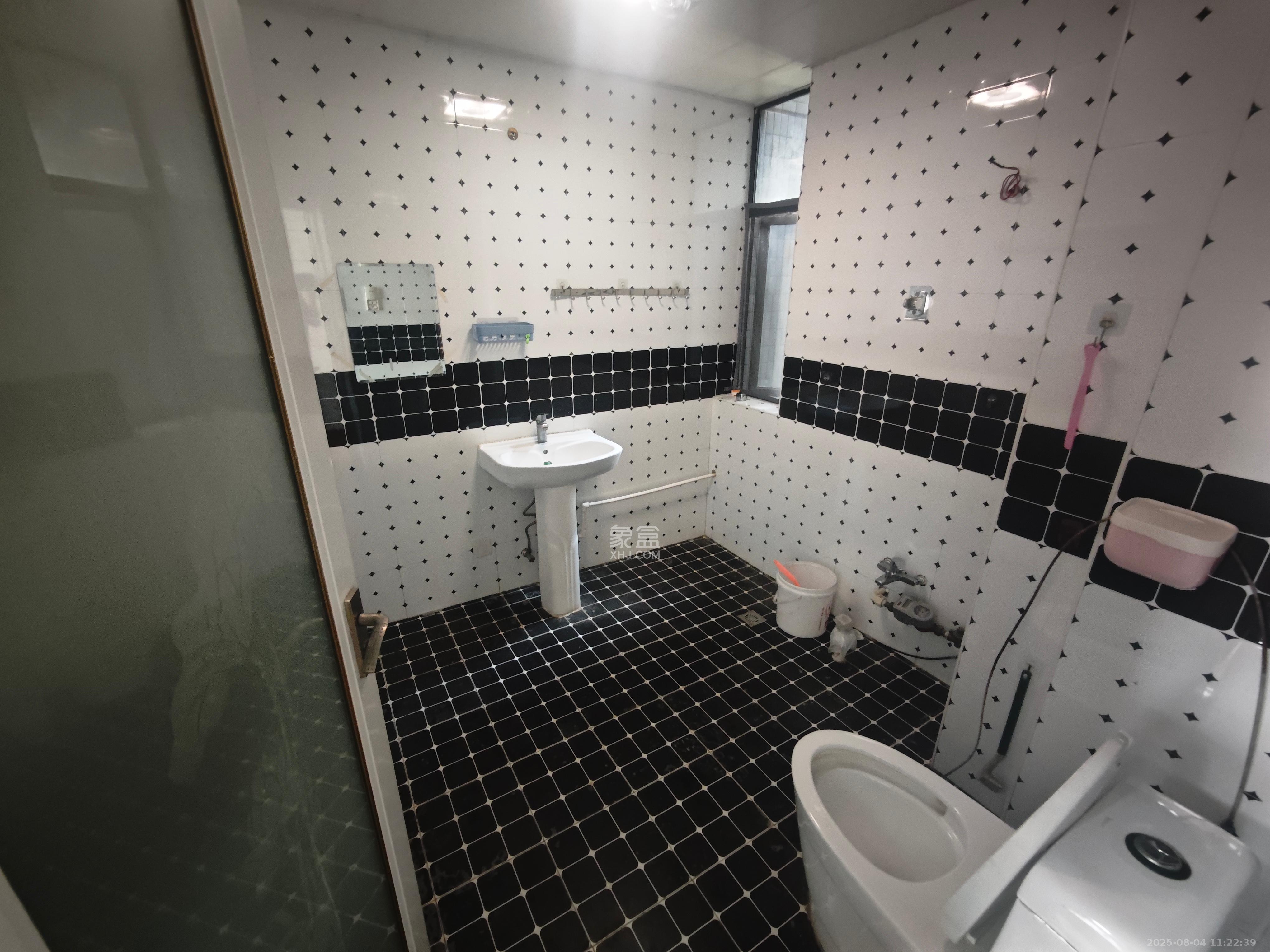 长大彩虹都  4室2厅2卫    2600.0元/月室内图