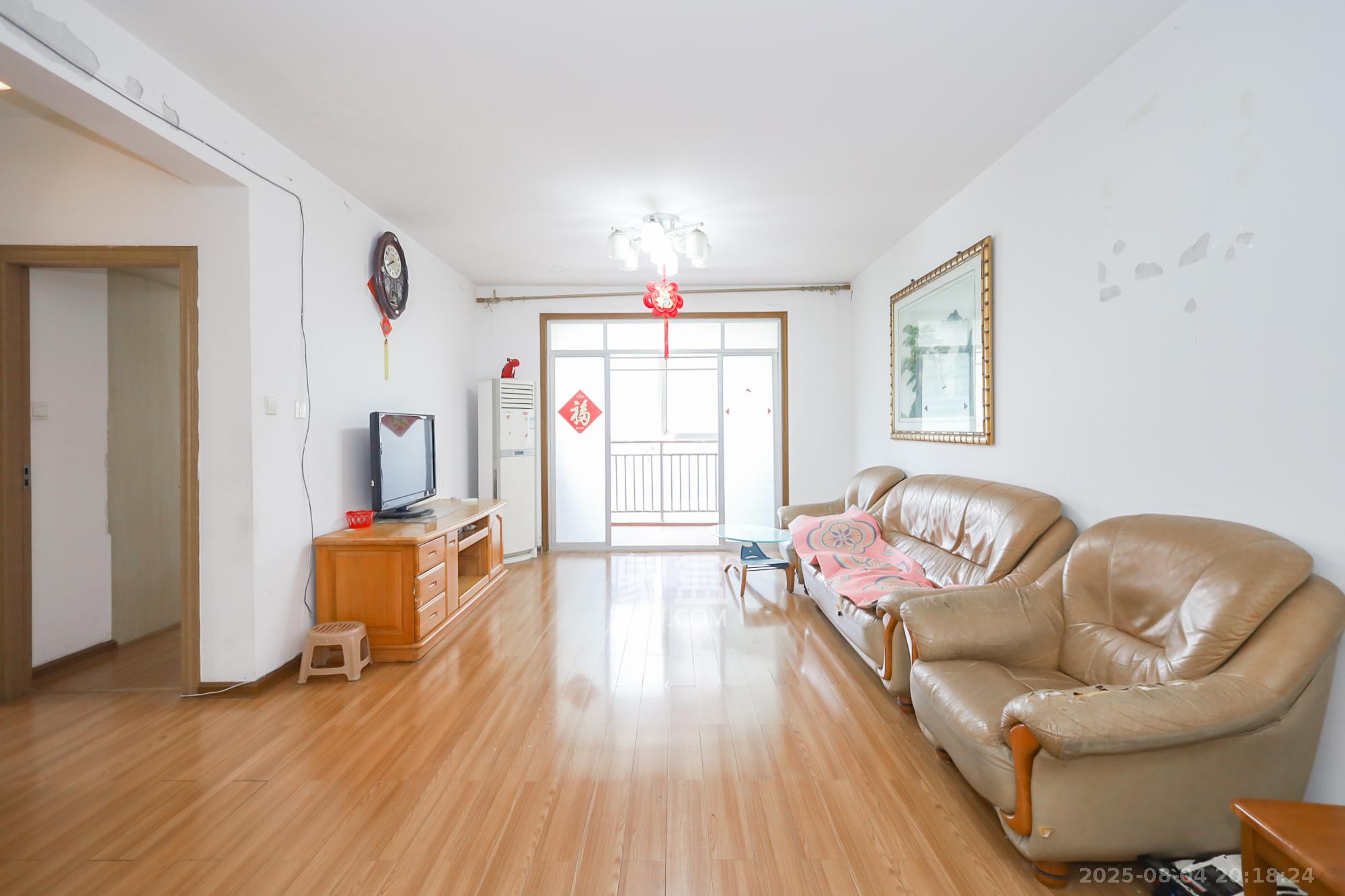 盛大泽西城 2室2厅1卫 99.0万 盛大泽西城 2室2厅1卫 99.0万客厅