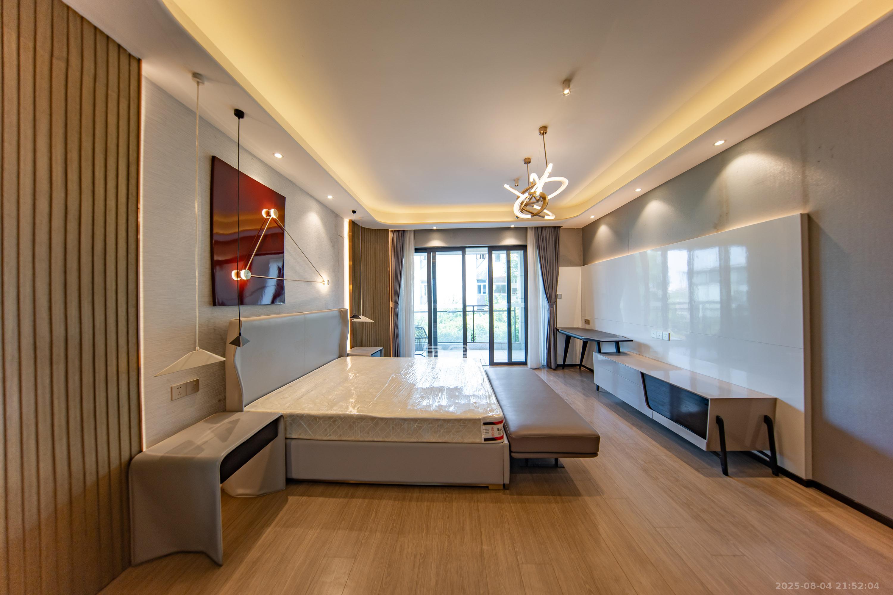 碧桂园智慧城市  5室2厅3卫    300.0万卧室