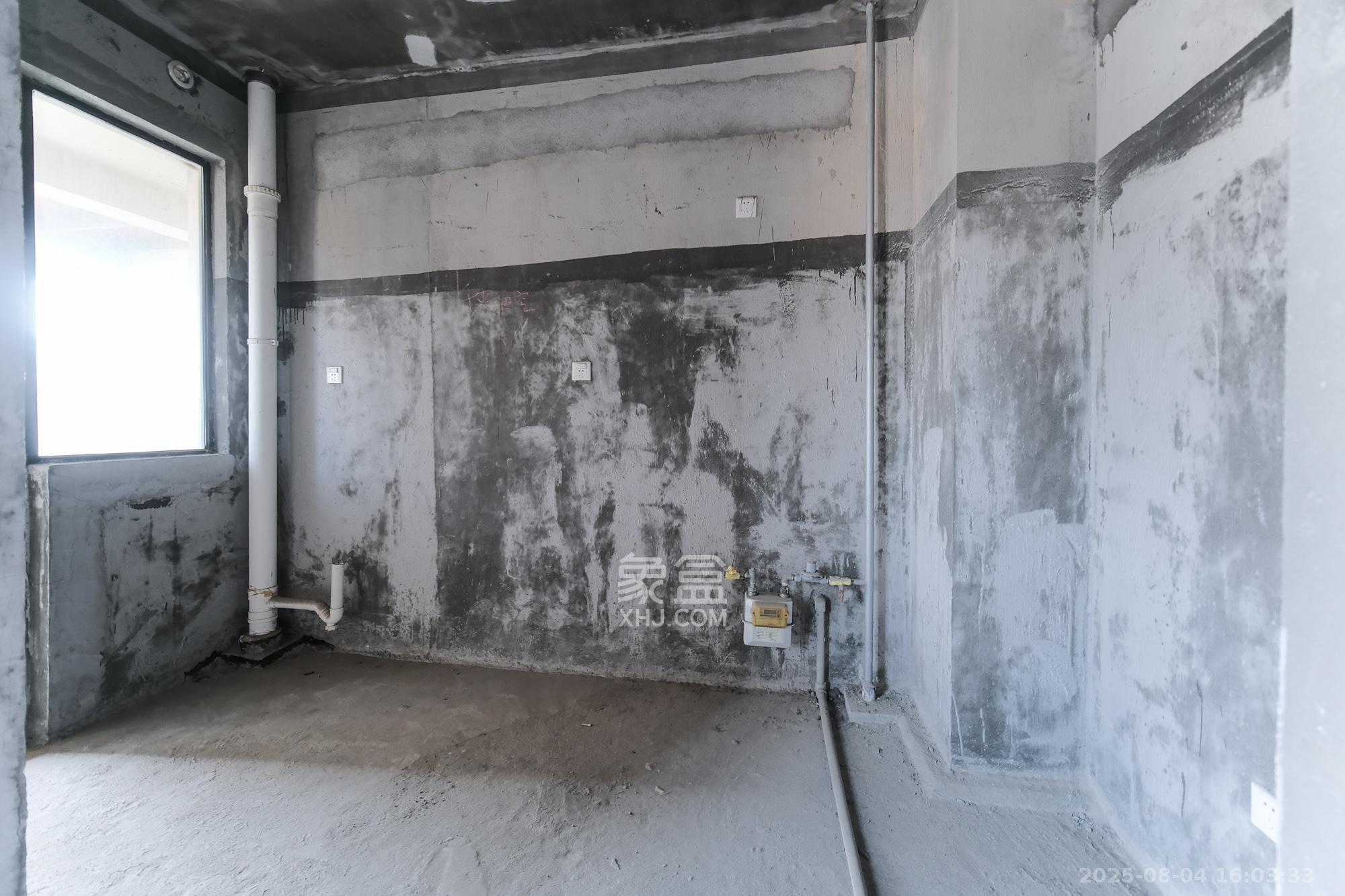 三一街区  5室2厅3卫    95.0万厨房