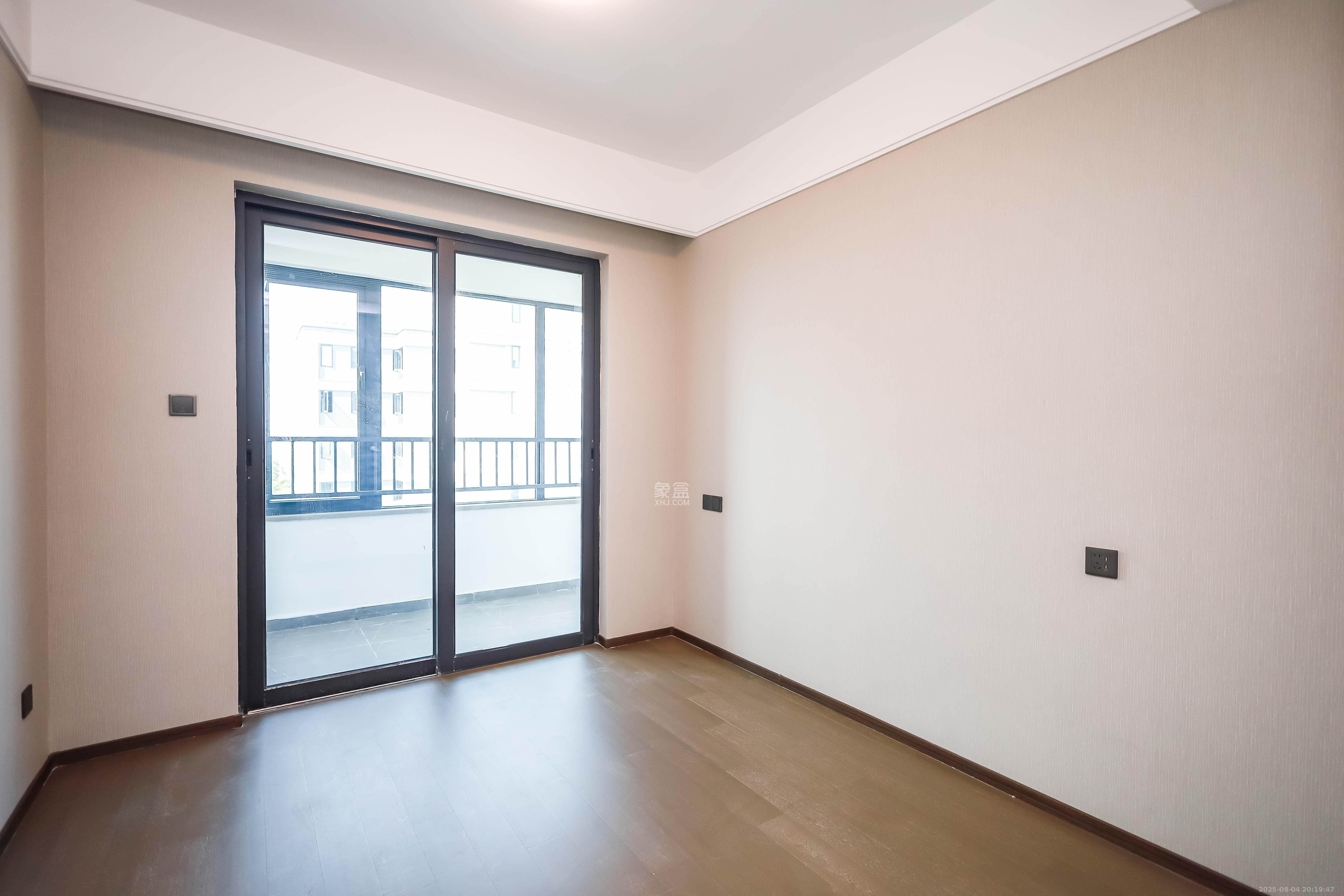 龙湖舜山府  3室2厅2卫    172.0万卧室