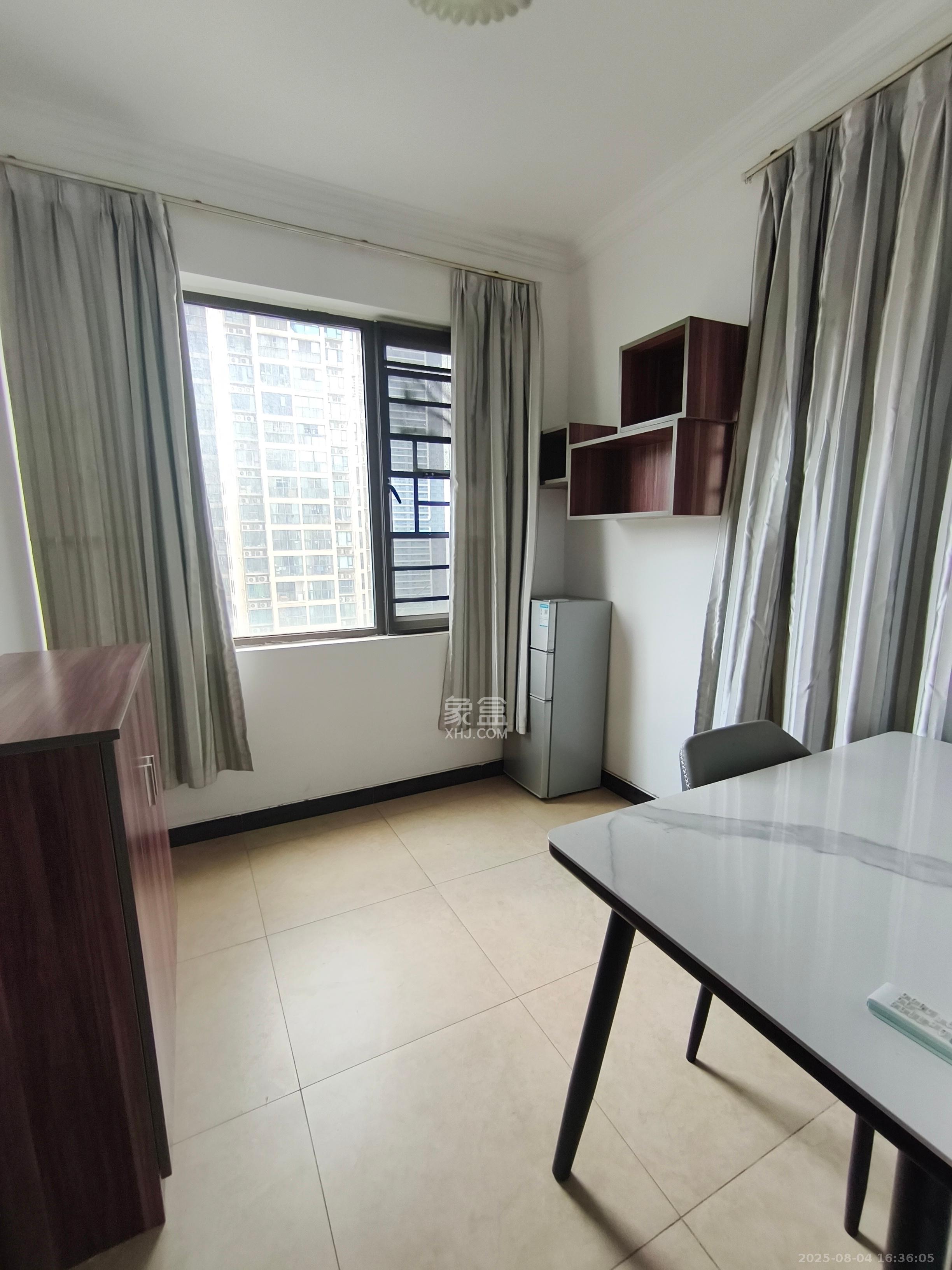 旭辉藏郡(藏郡、旭湘华府) 3室2厅1卫 2400.0元/月 旭辉藏郡(藏郡、旭湘华府) 3室2厅1卫 2400.0元/月室内图