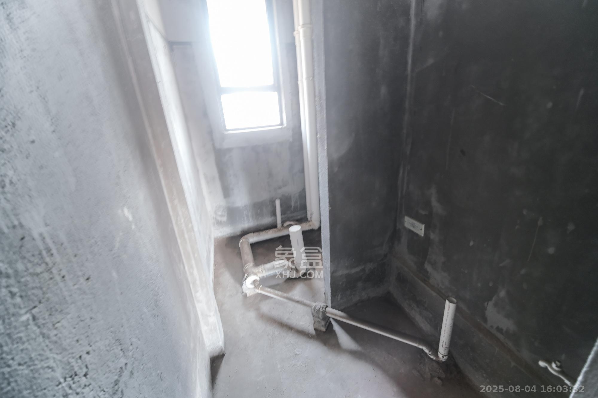 三一街区 5室2厅3卫 95.0万 三一街区 5室2厅3卫 95.0万卫生间